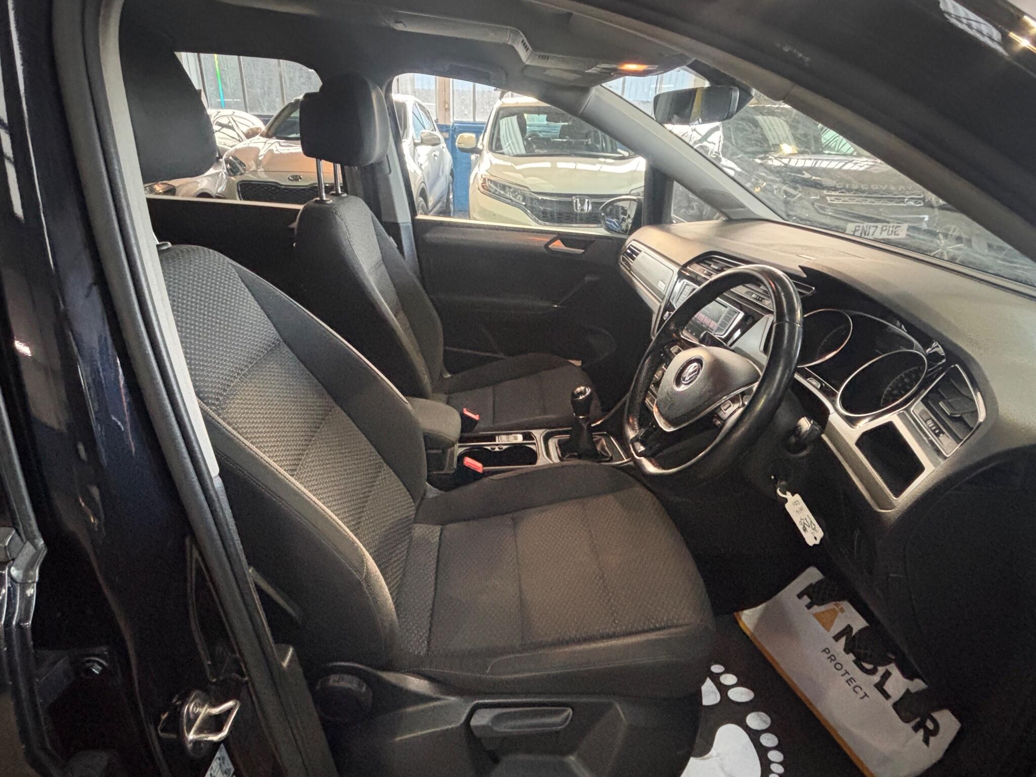 Volkswagen Touran - Image 19