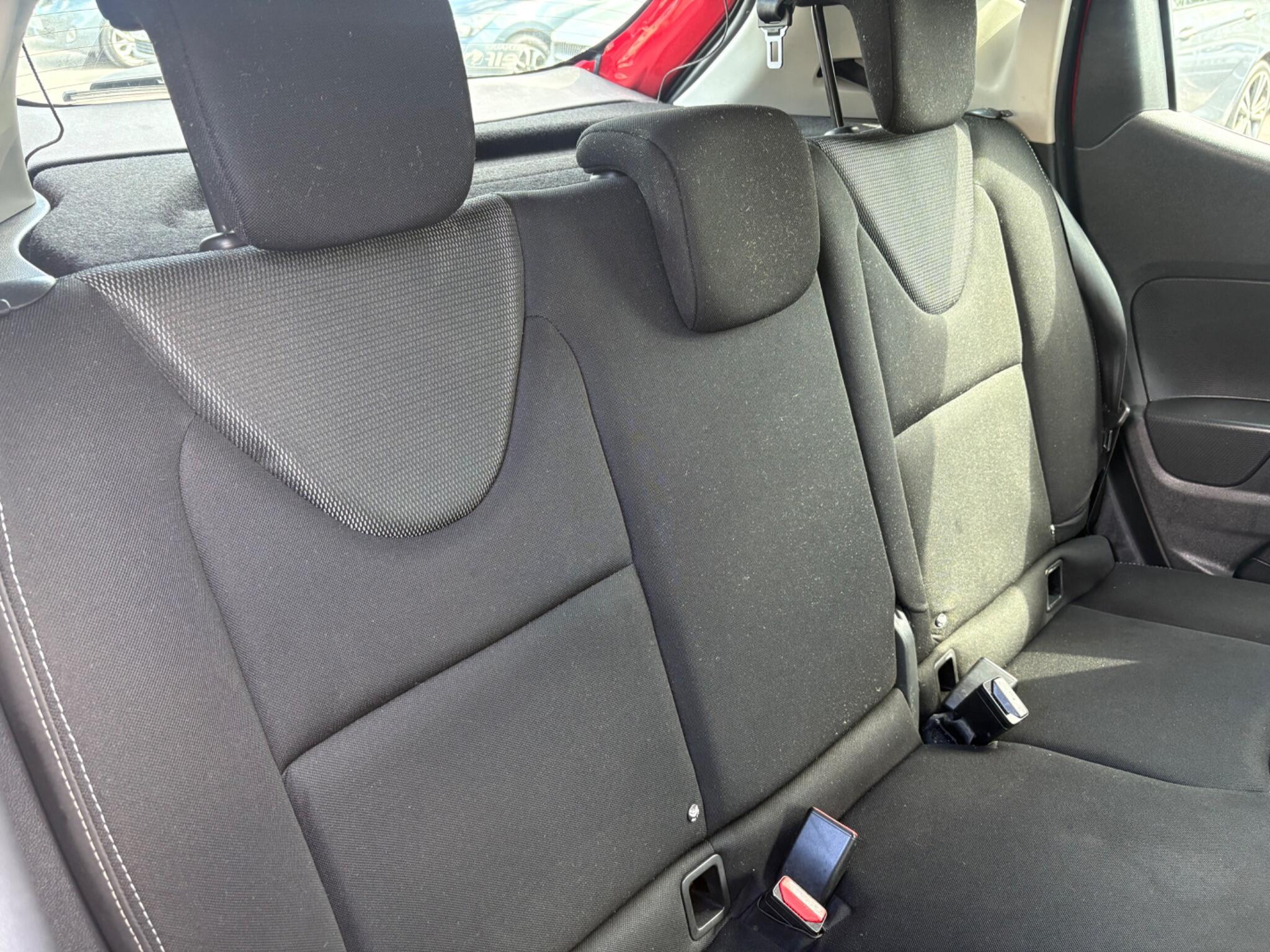 Renault Clio - Image 25