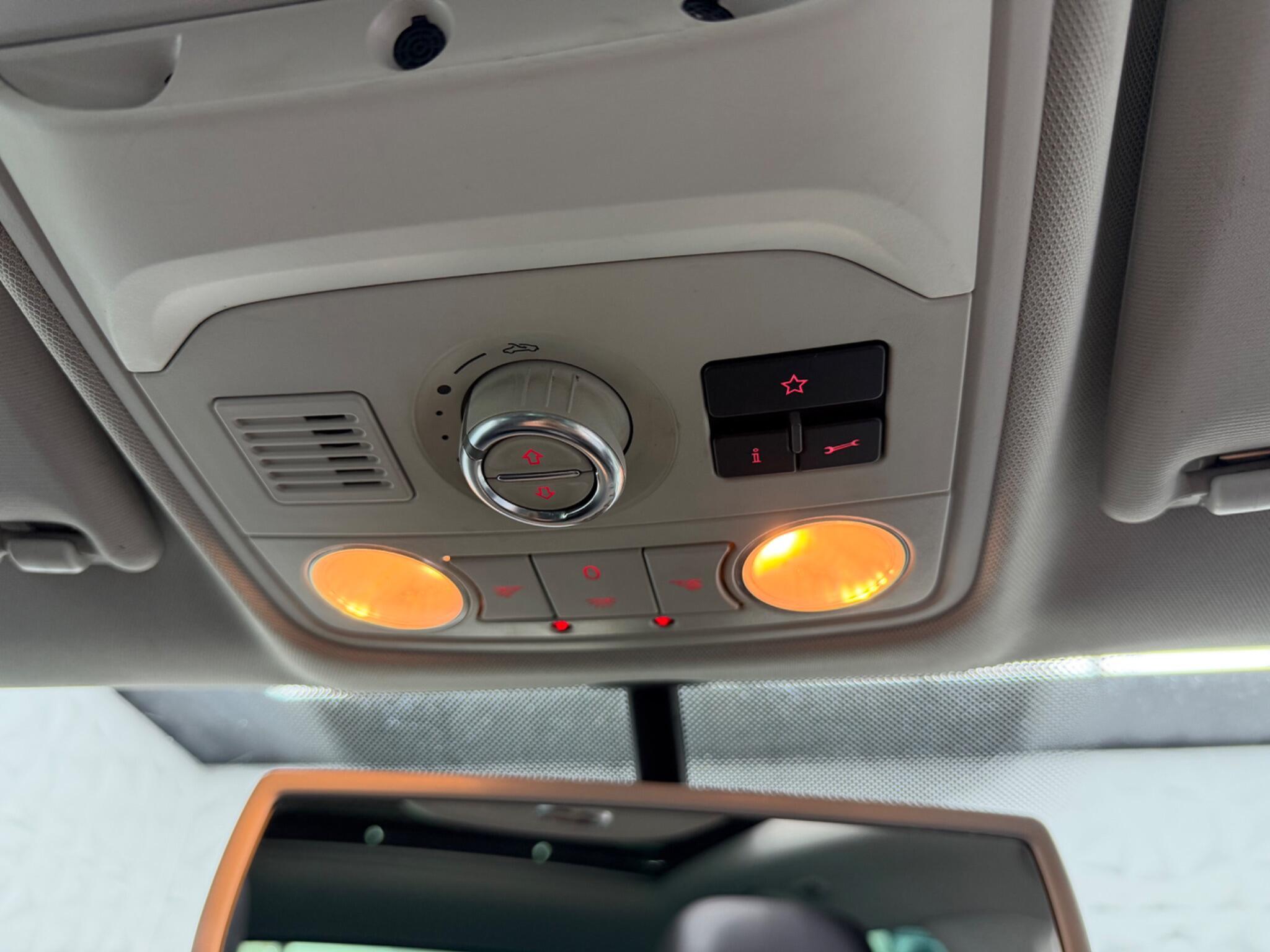 Volkswagen Tiguan - Image 22