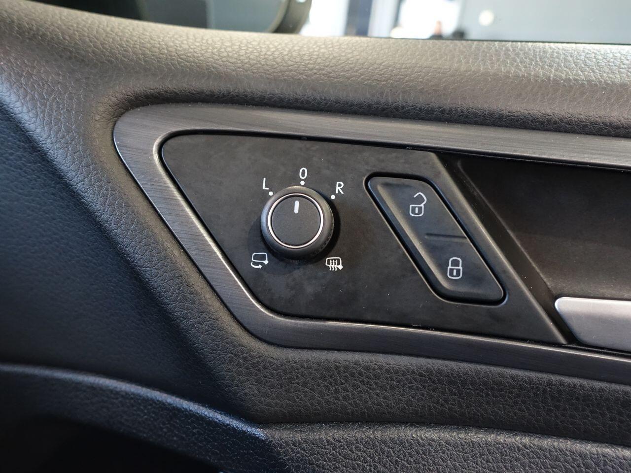 Volkswagen Golf - Image 31