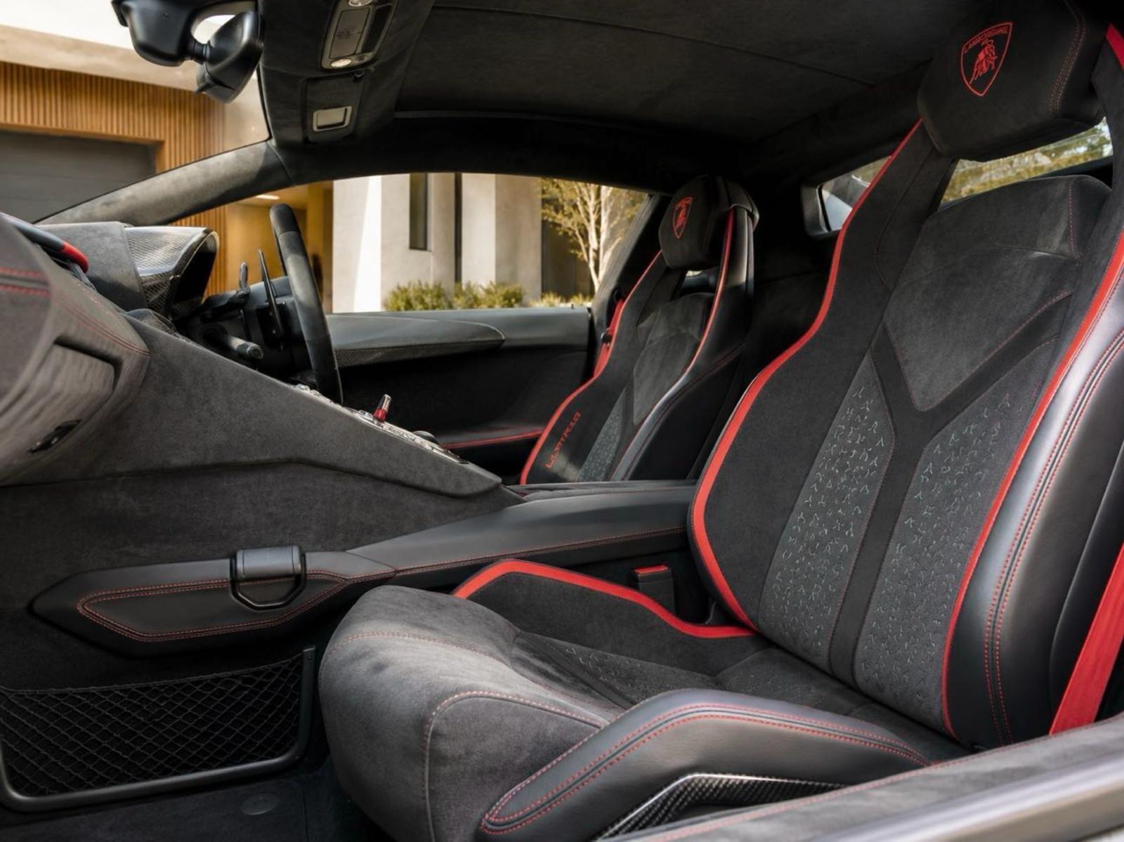 Lamborghini Aventador - Image 9