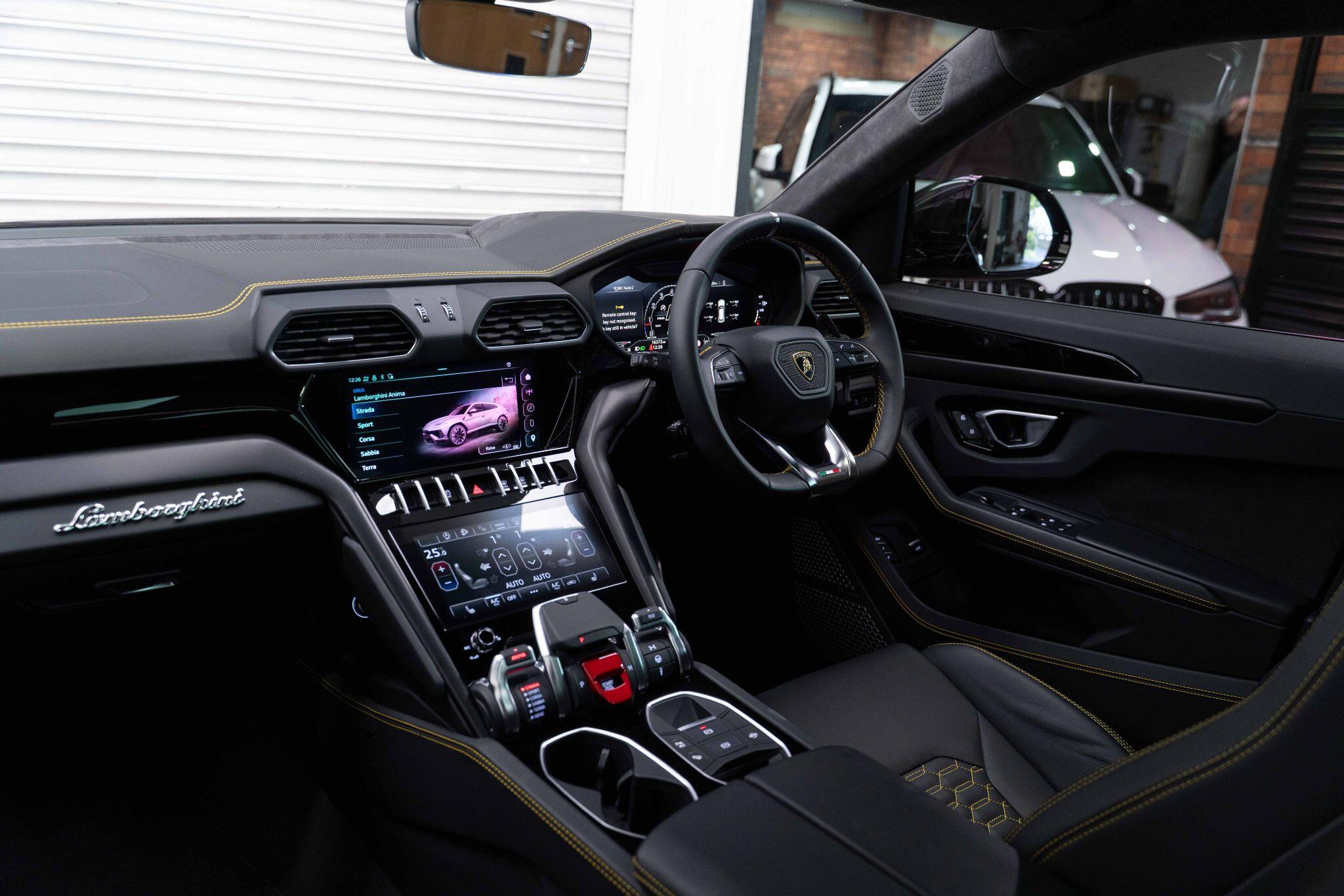 Lamborghini Urus - Image 9