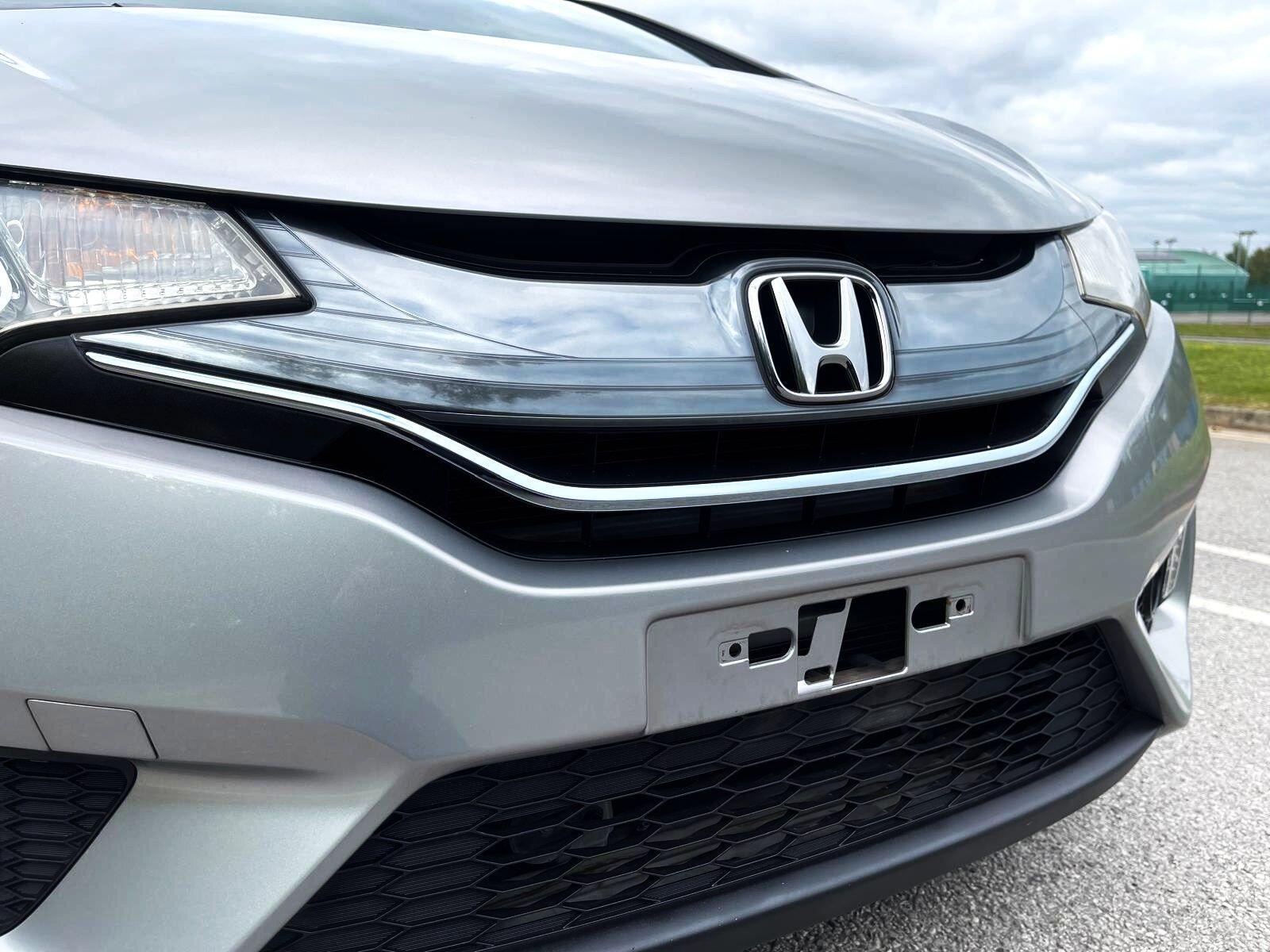 Honda FIT - Image 16