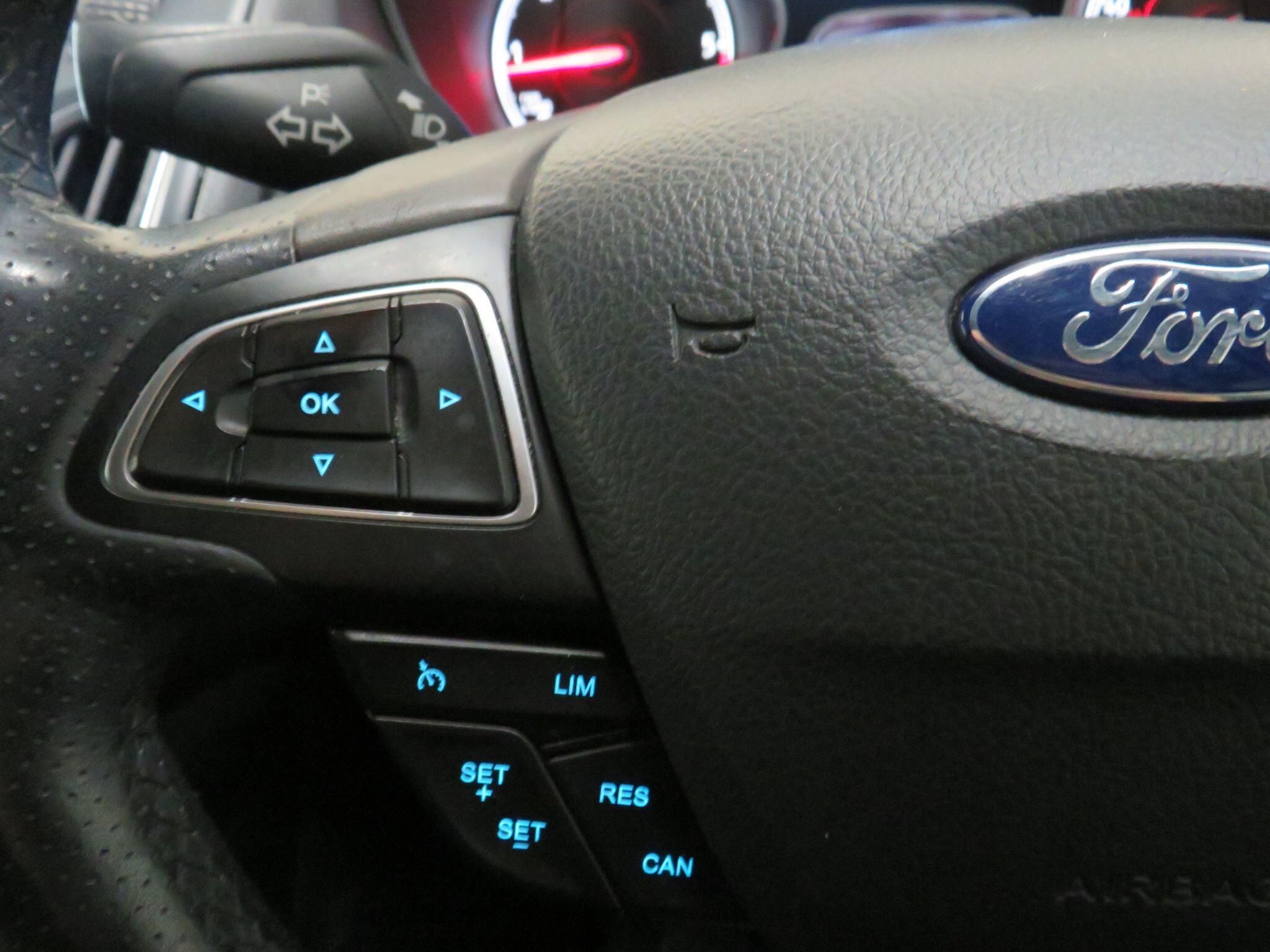 Ford Focus - Image 16