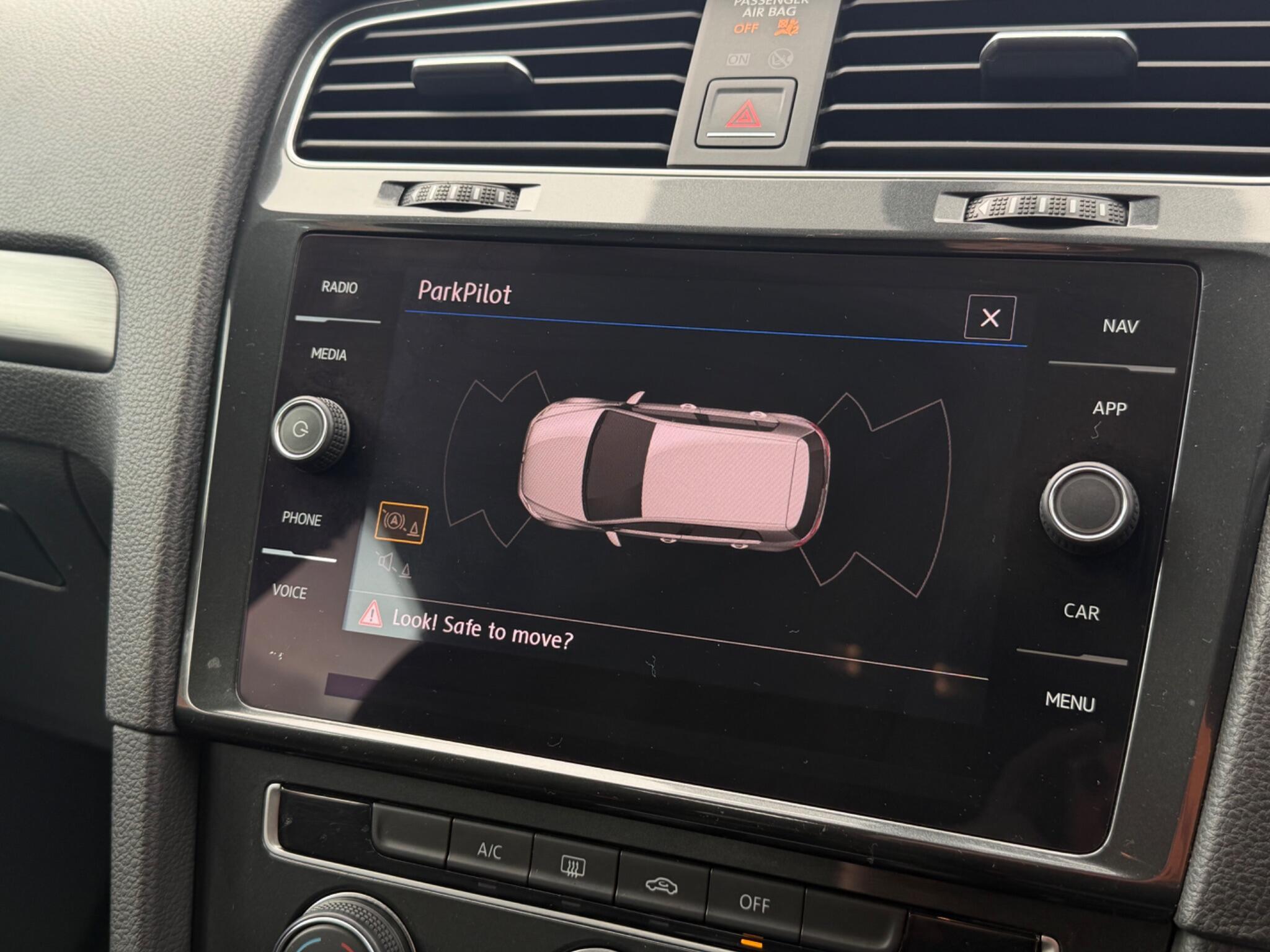 Volkswagen Golf - Image 22