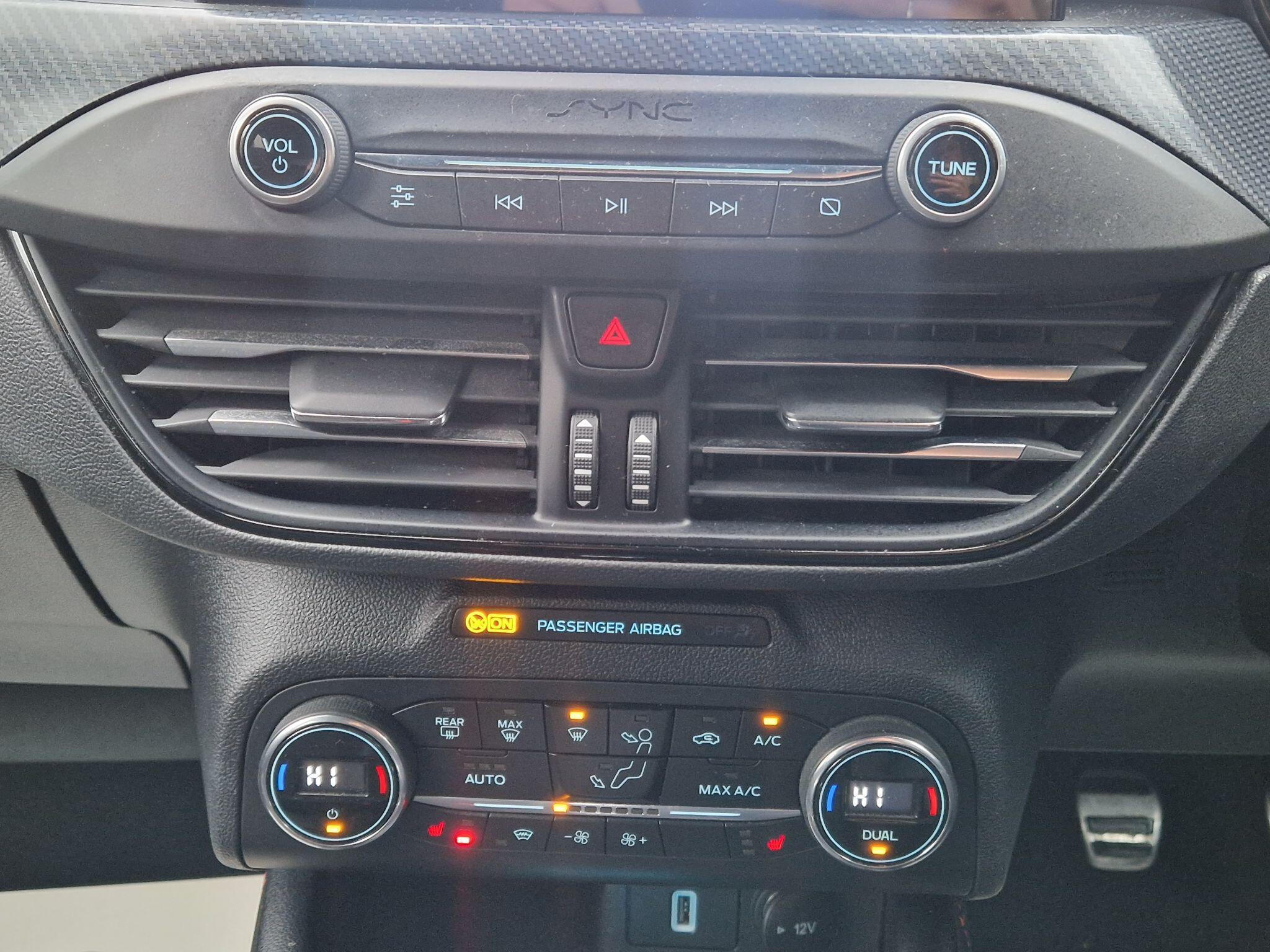 Ford Focus - Image 48