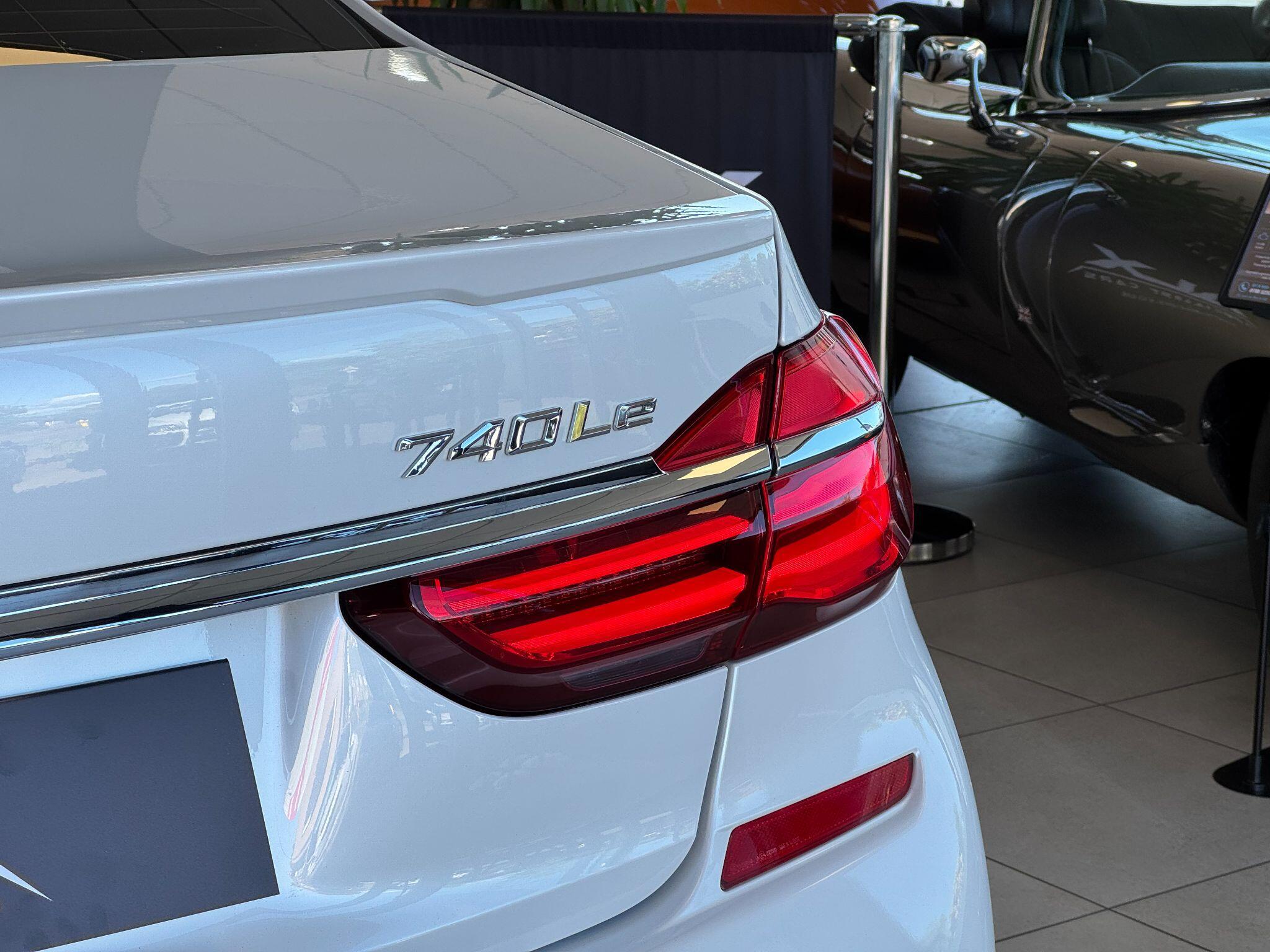 BMW 7 Series - Image 22