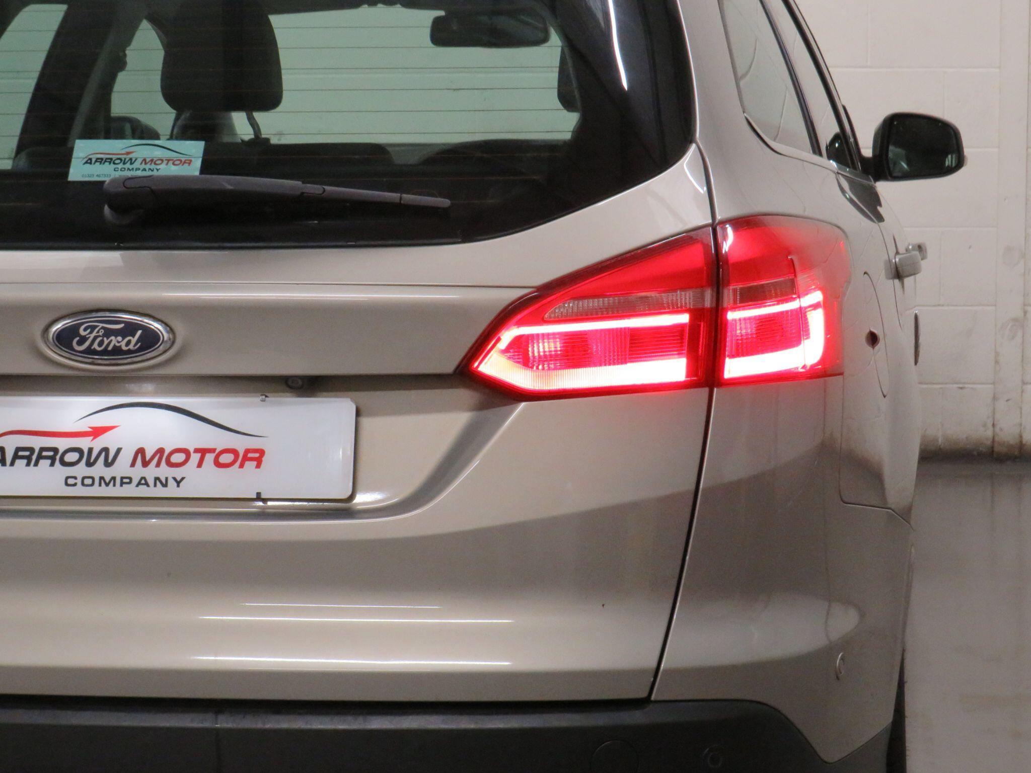 Ford Focus - Image 12