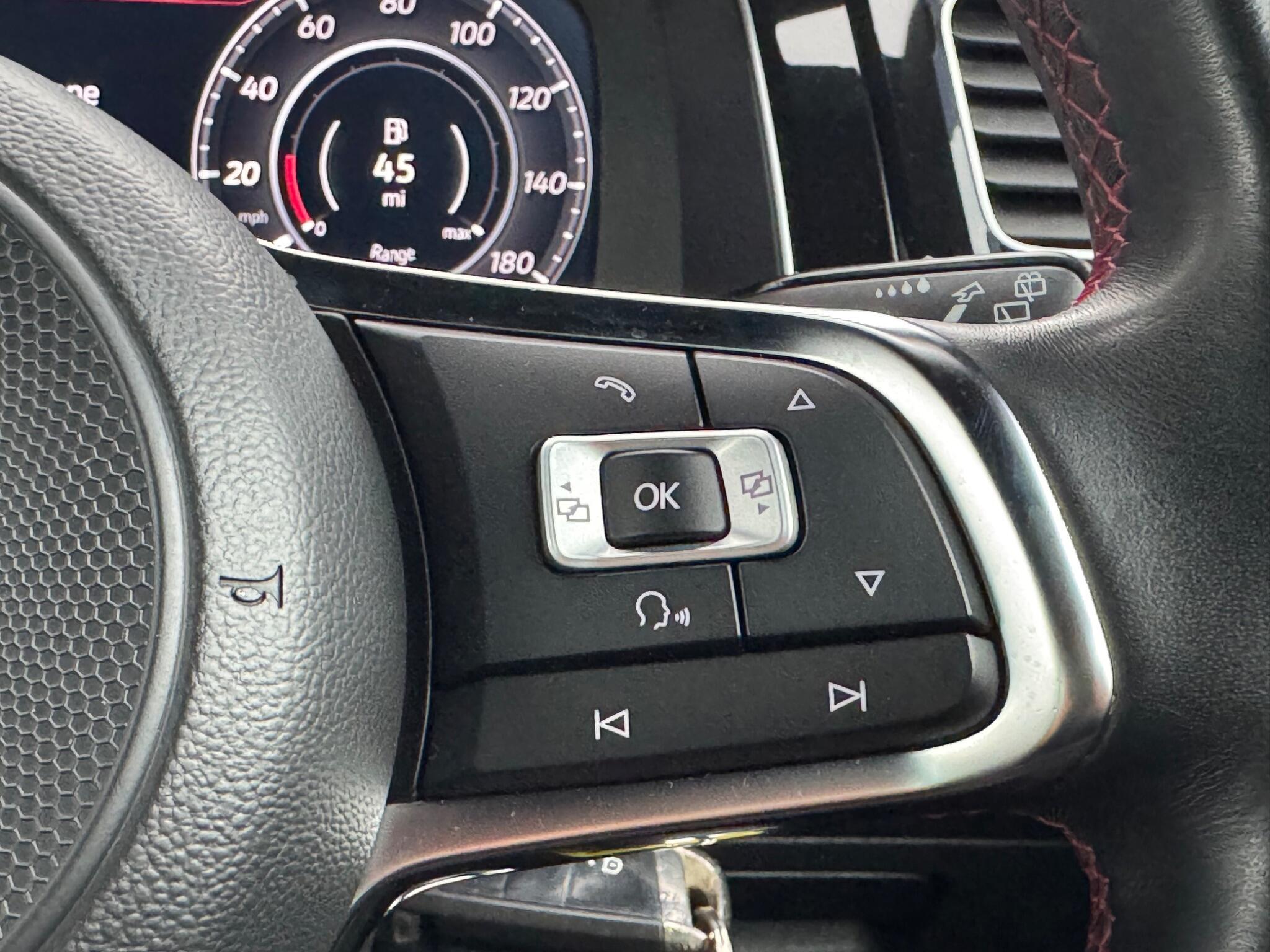 Volkswagen Golf - Image 19