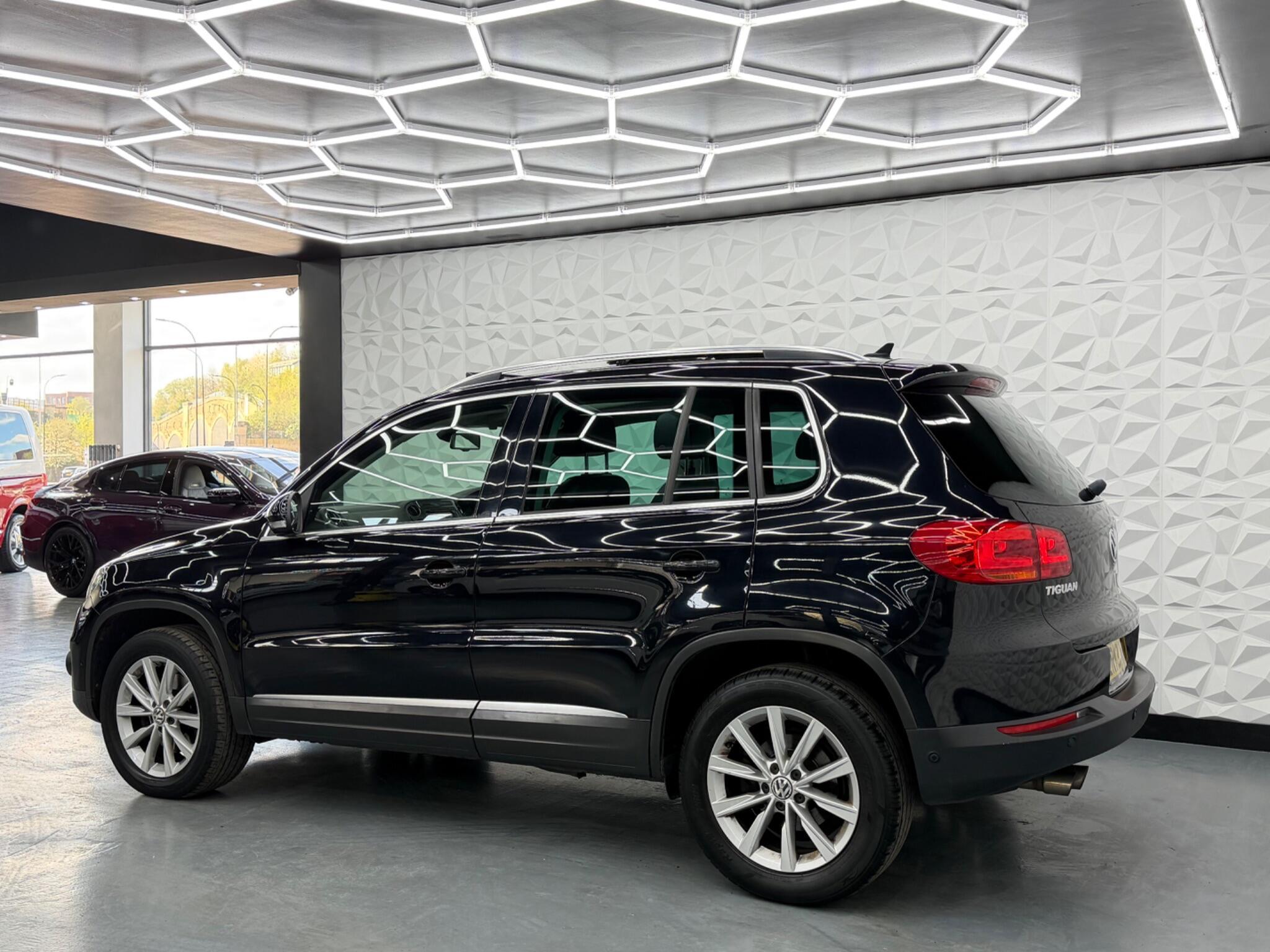 Volkswagen Tiguan - Image 6