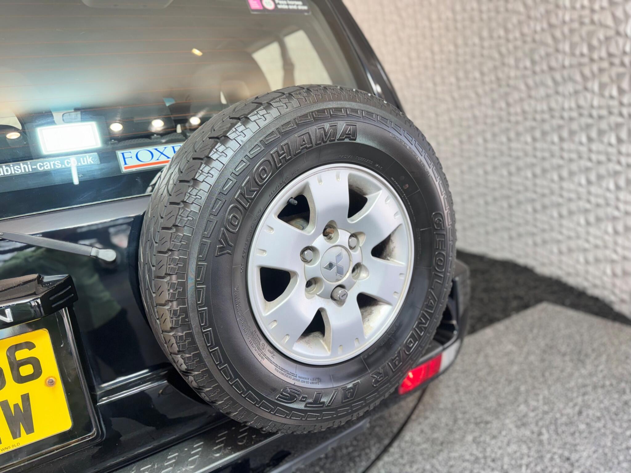 Mitsubishi Shogun - Image 22