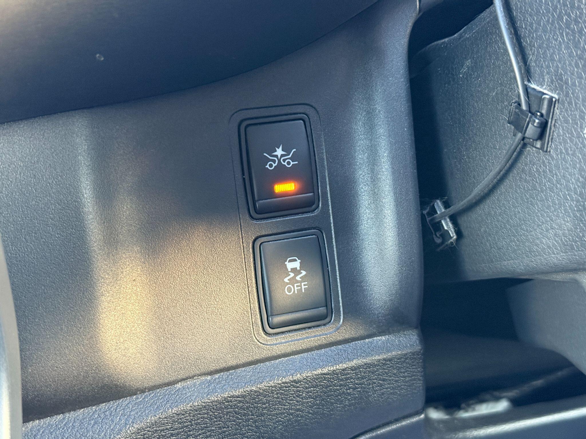 Nissan Serena - Image 82