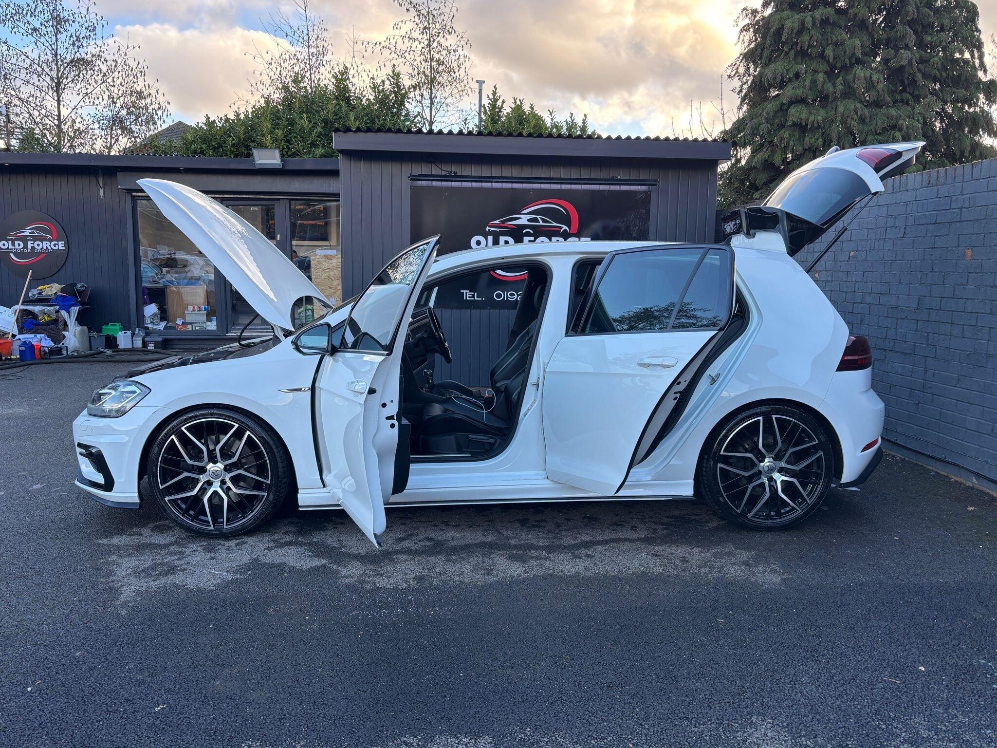 Volkswagen Golf - Image 14