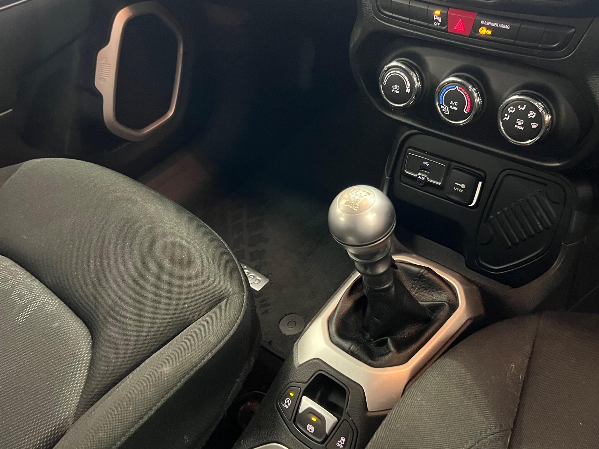 Jeep Renegade - Image 14