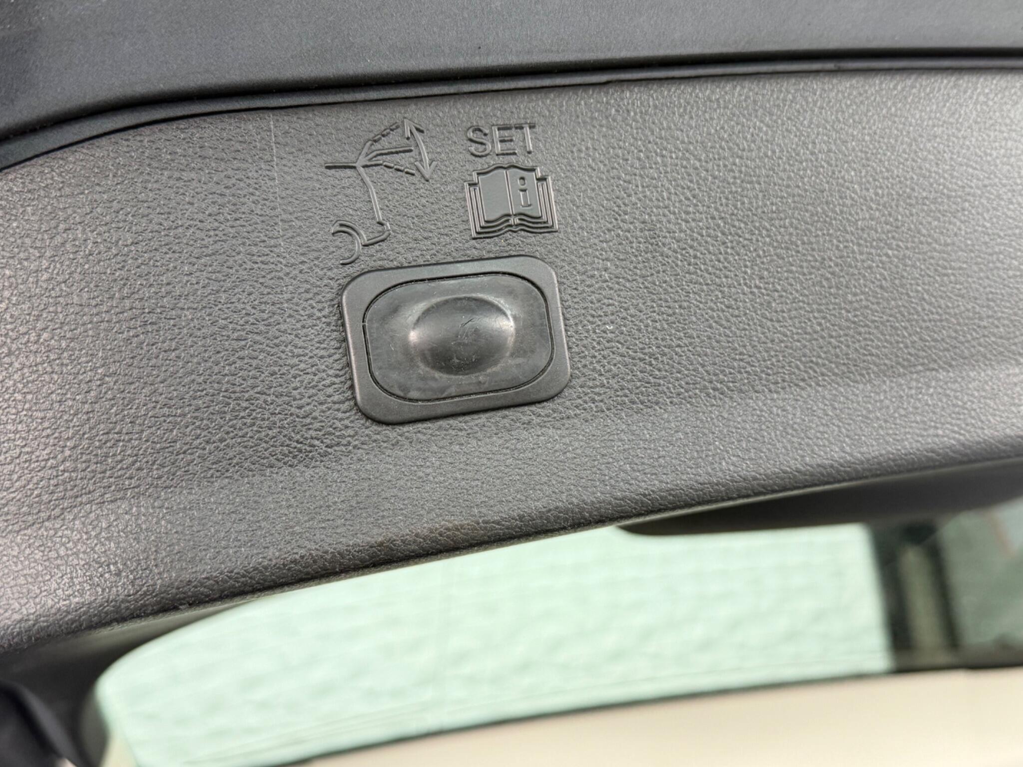 Ford Kuga - Image 13