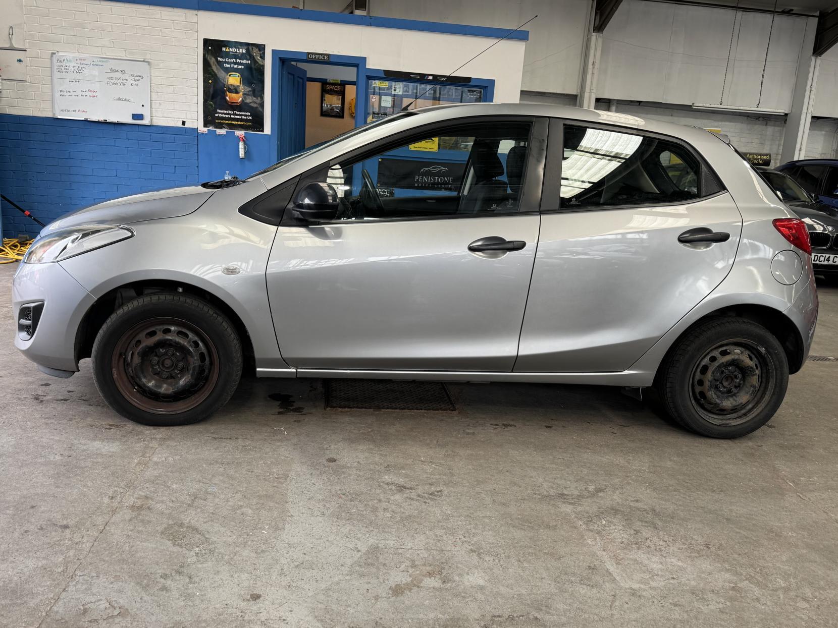 Mazda MAZDA2 - Image 6