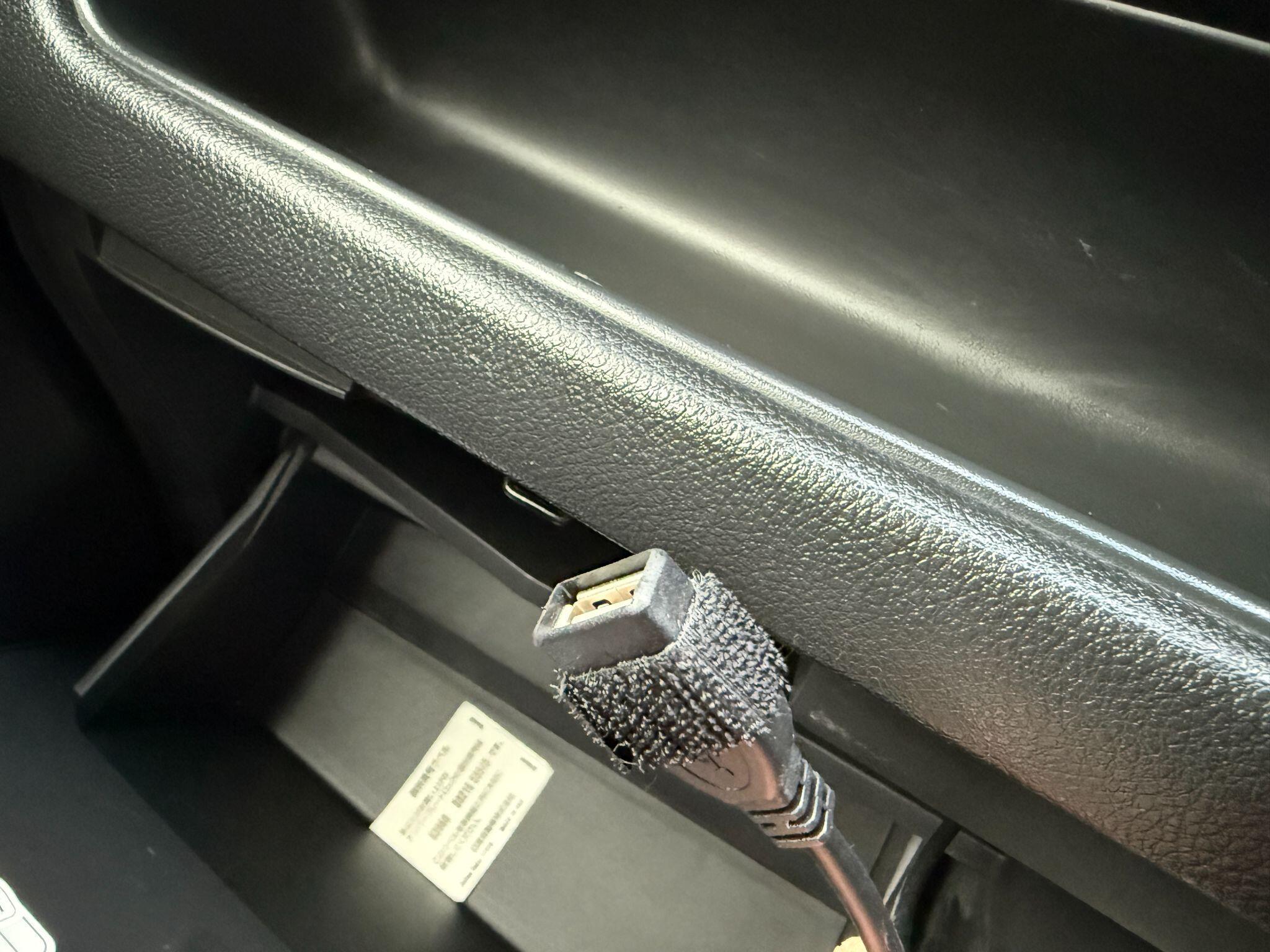 Nissan Serena - Image 66