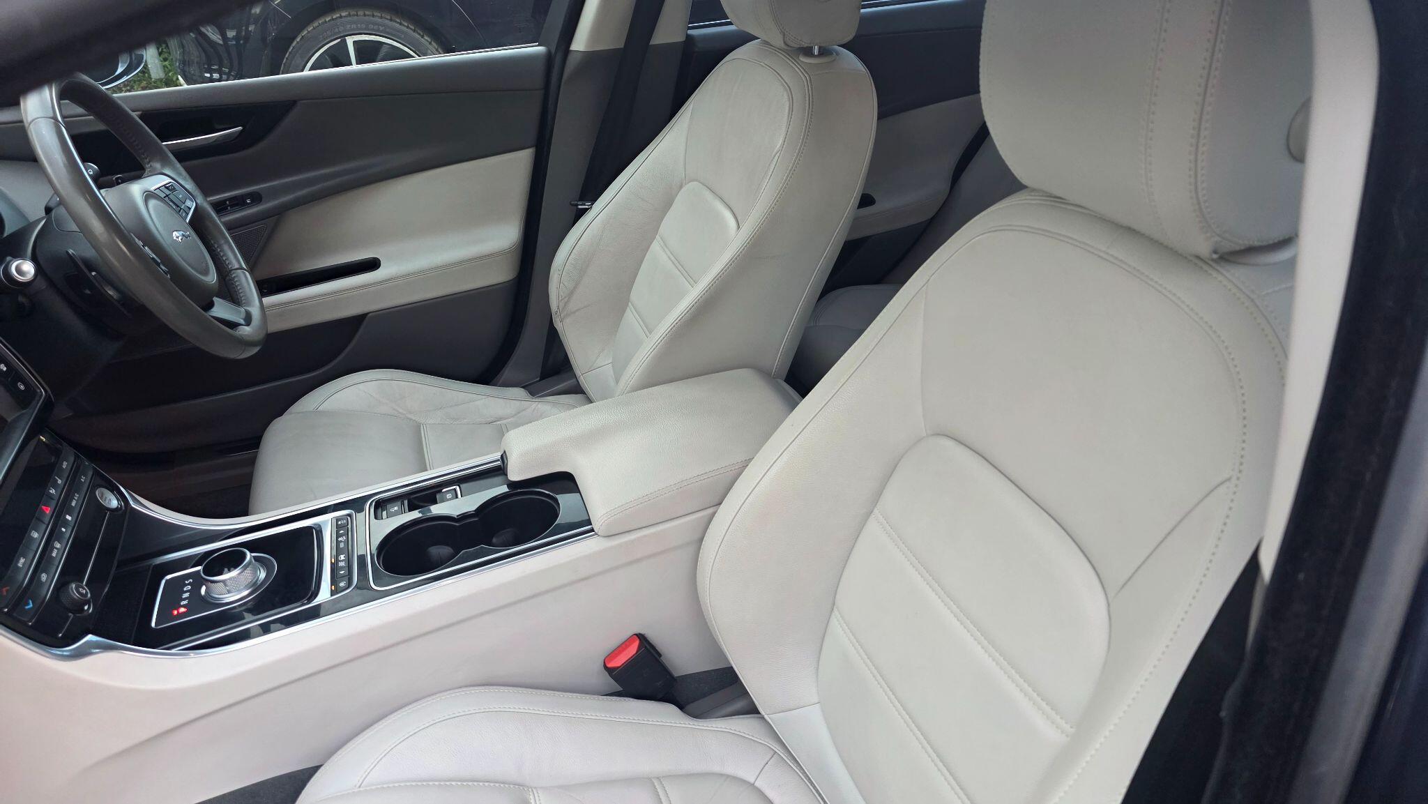 Jaguar XE - Image 32