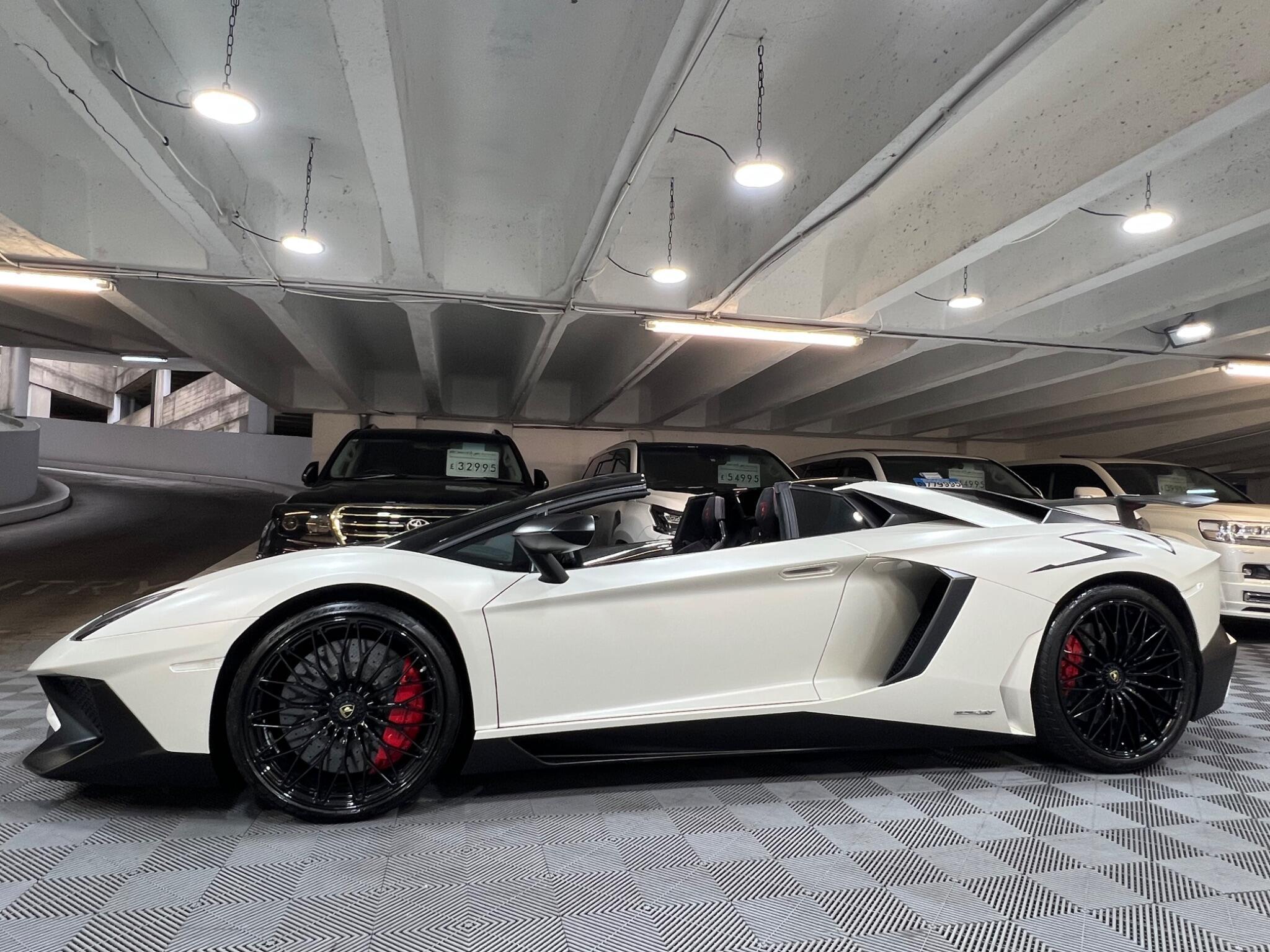 Lamborghini Aventador - Image 2