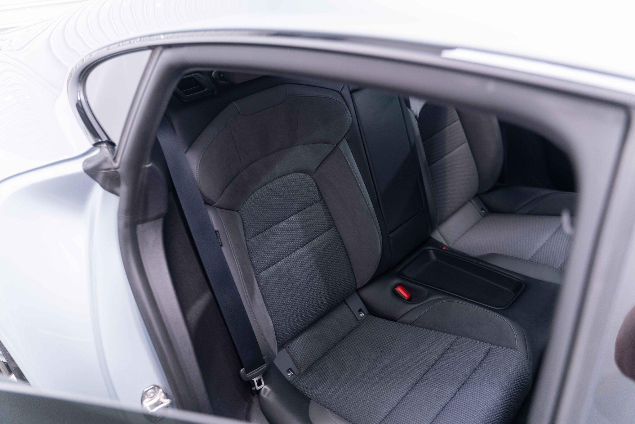 Porsche Taycan - Image 18