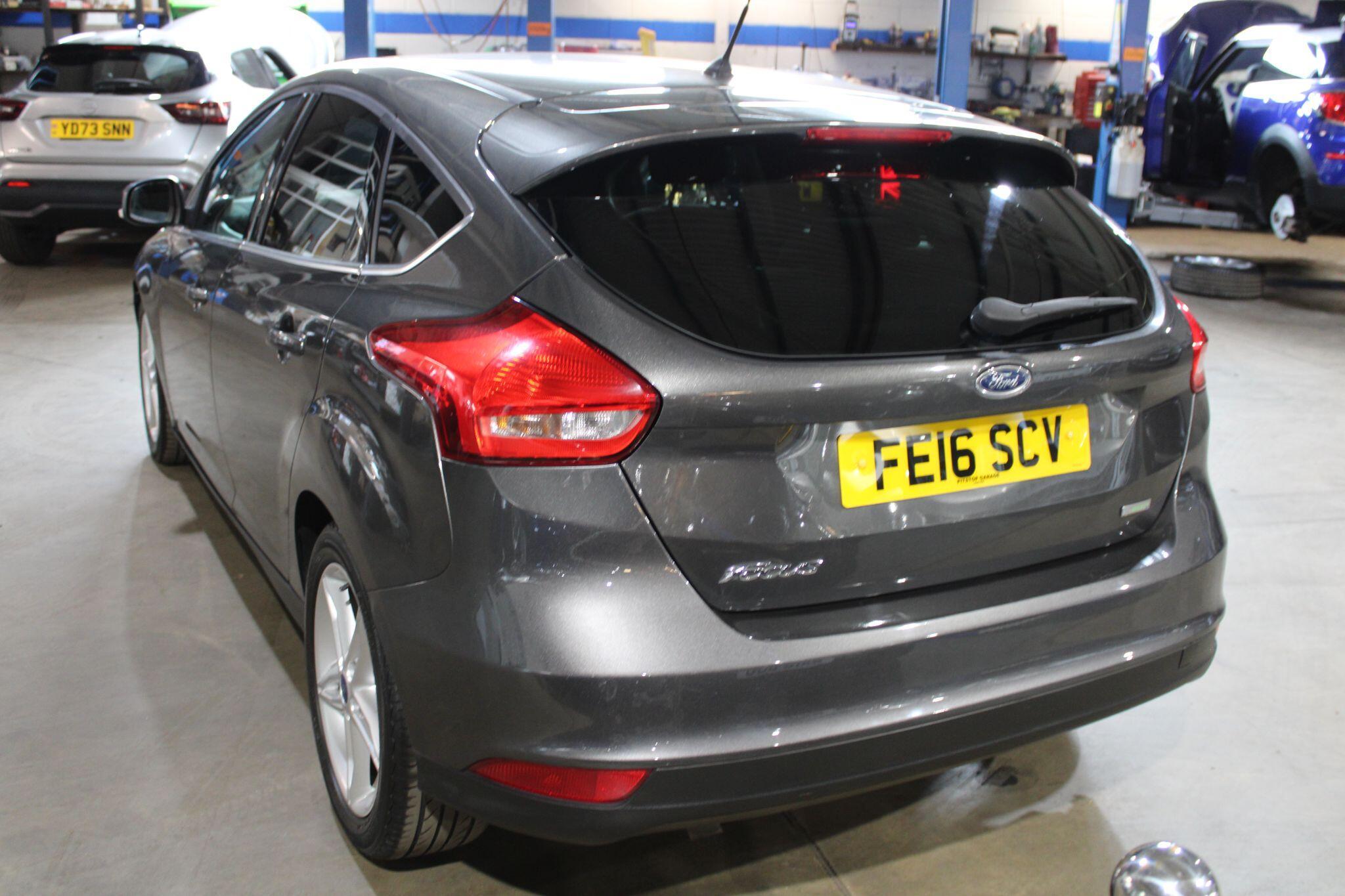 Ford Focus - Image 20