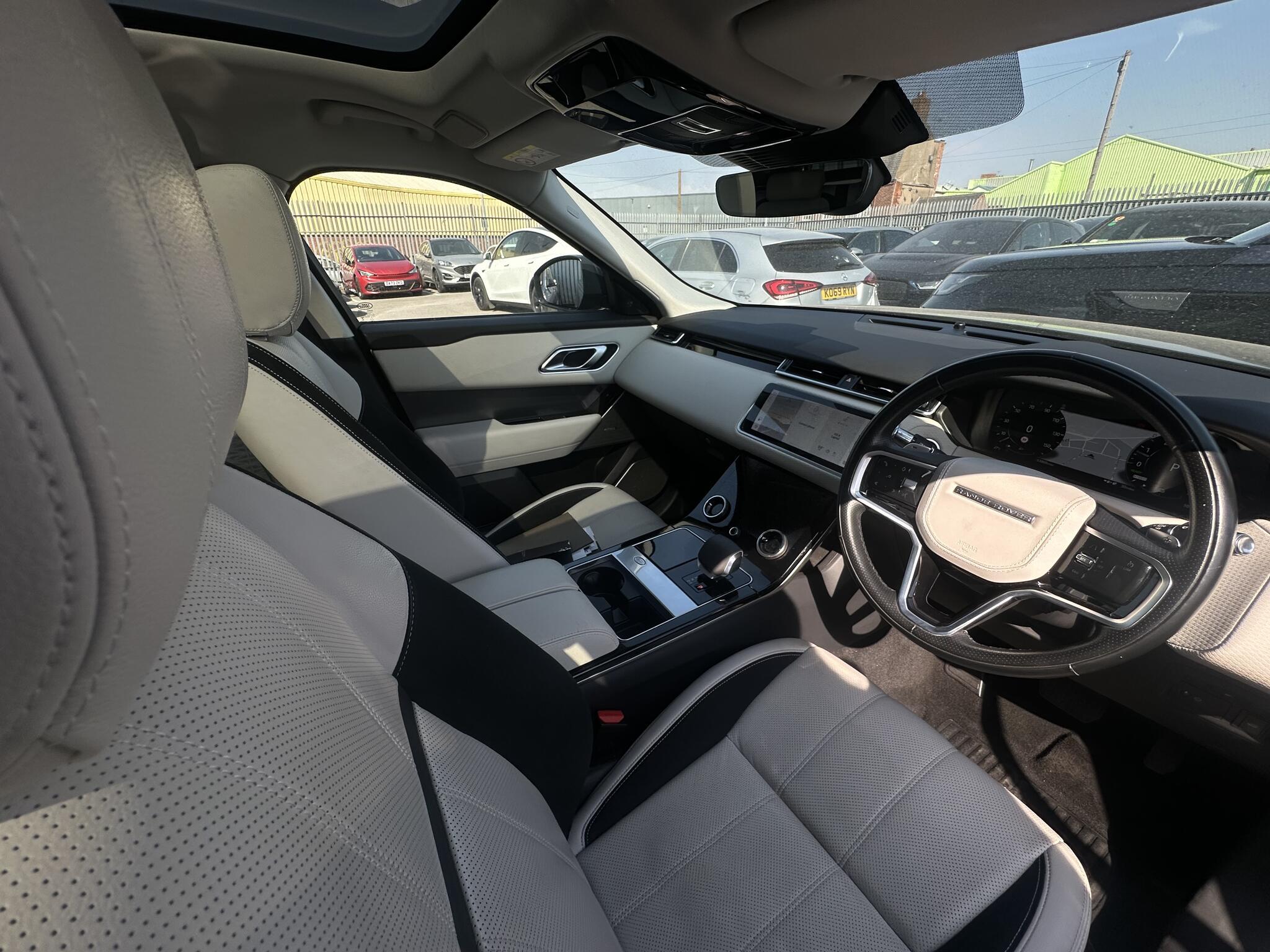 Land Rover Range Rover Velar - Image 10