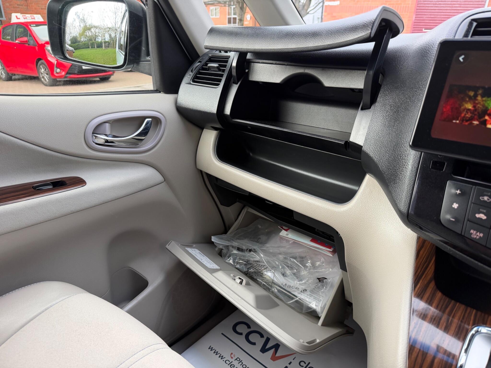 Nissan Serena - Image 78