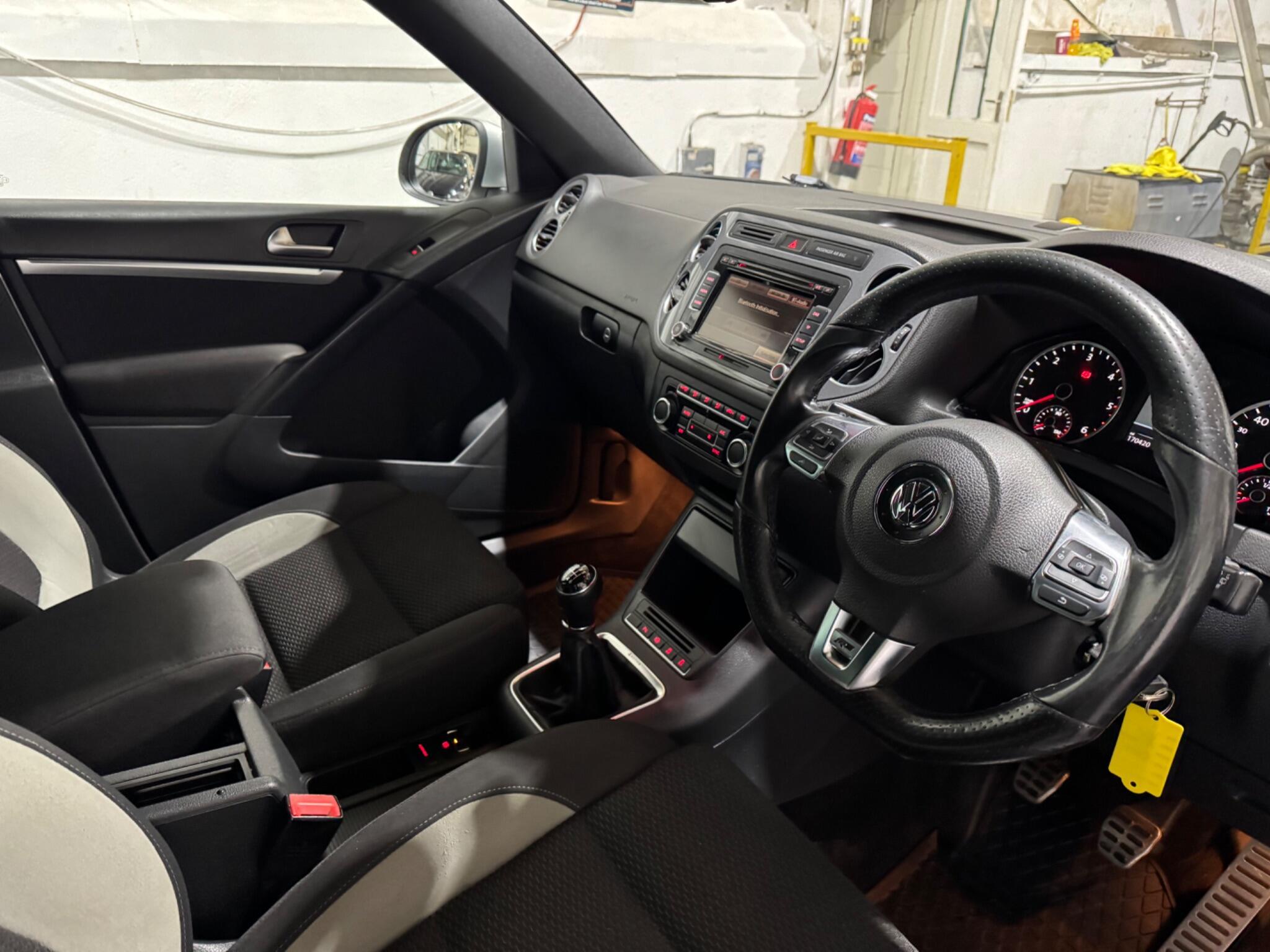 Volkswagen Tiguan - Image 40