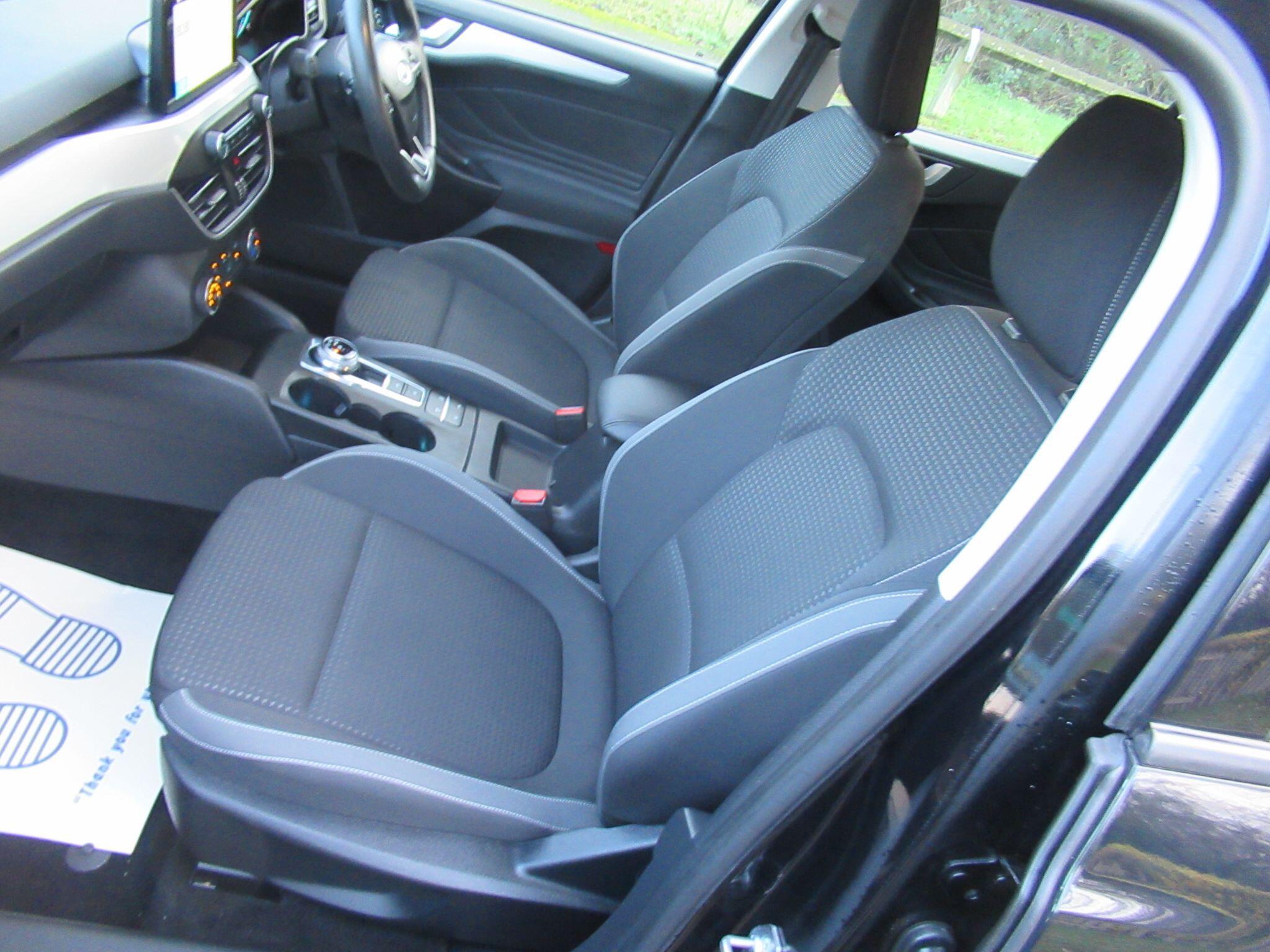 Ford Focus - Image 14