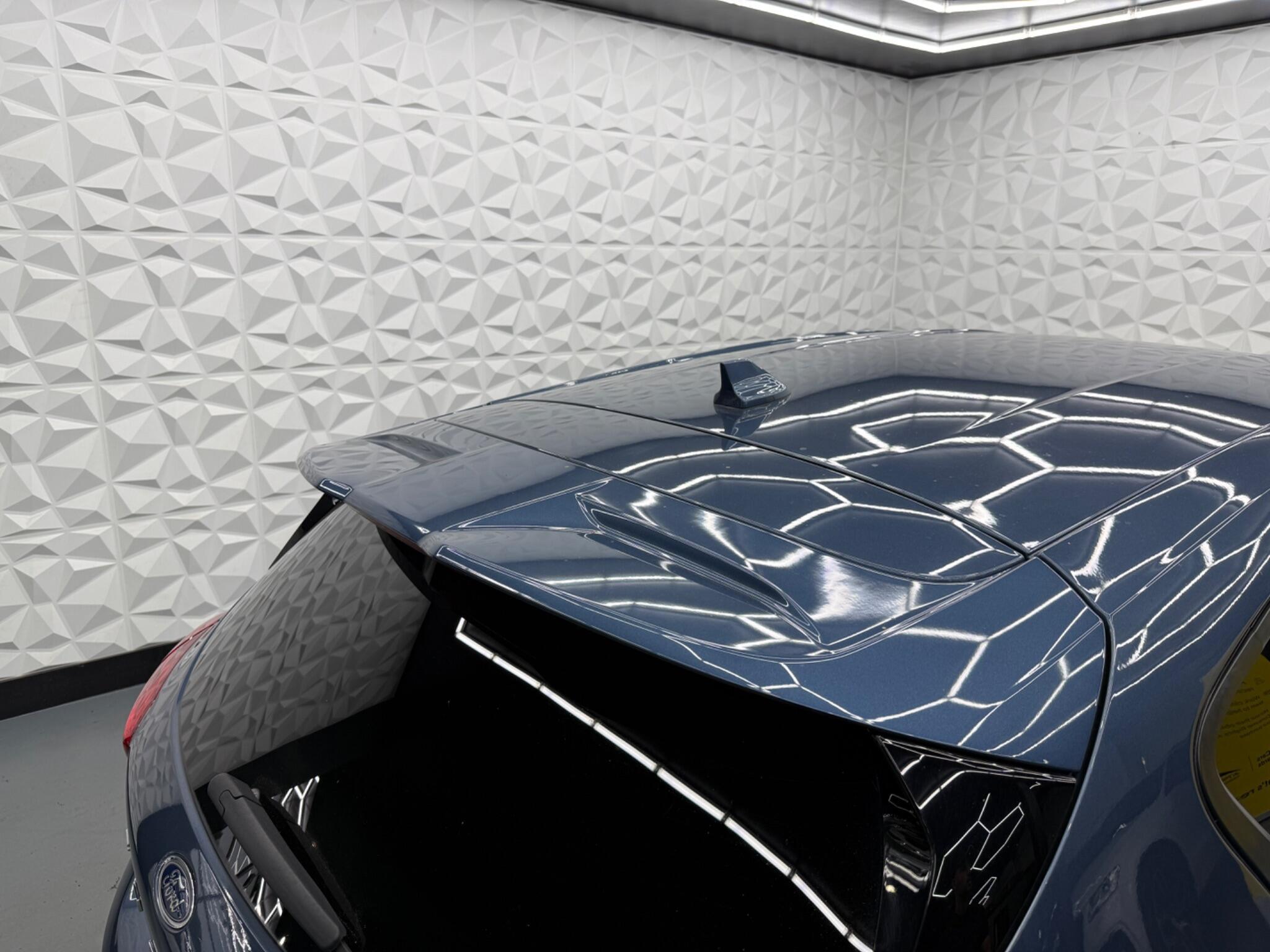 Ford Focus - Image 20