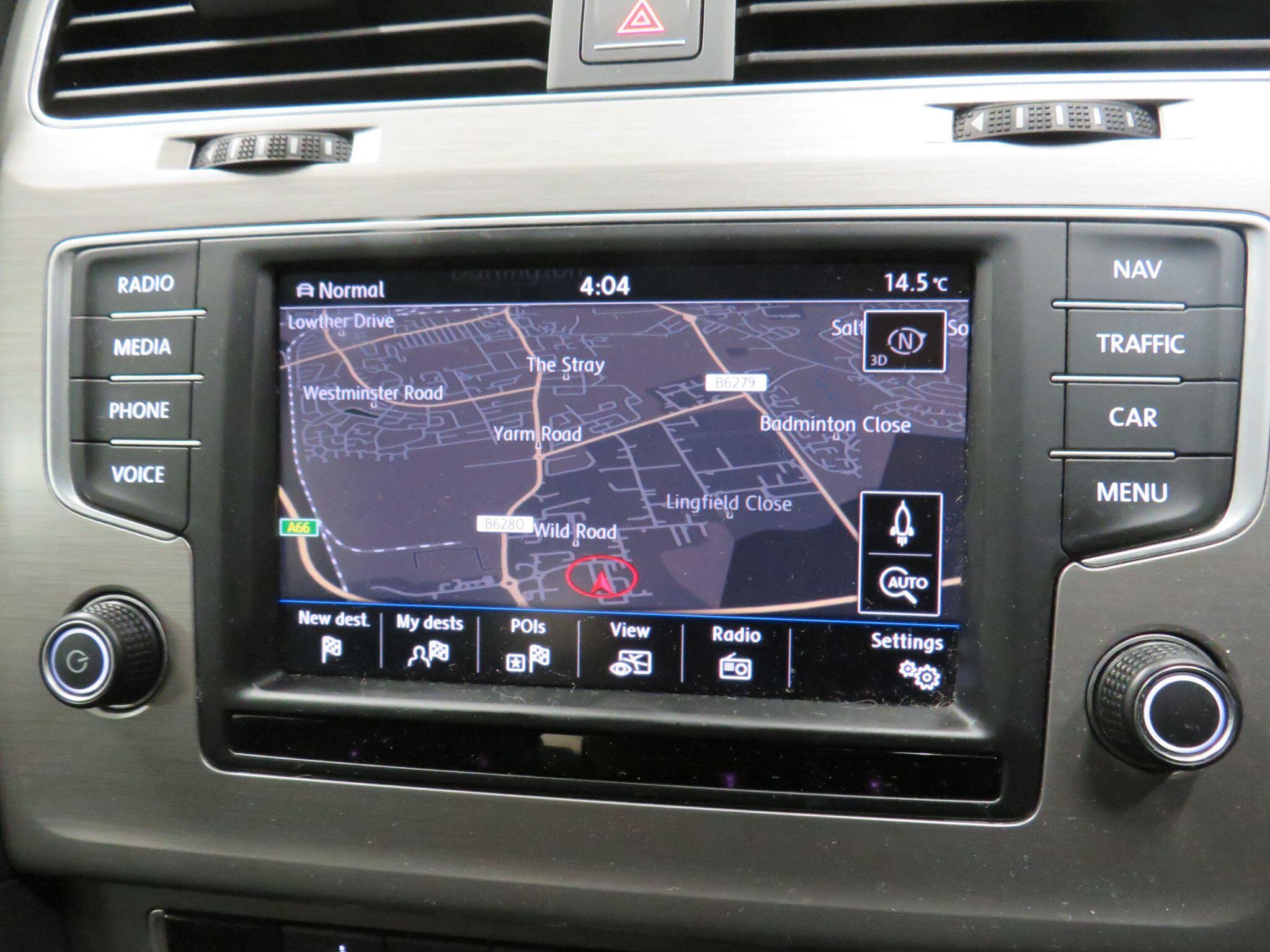 Volkswagen Golf - Image 19
