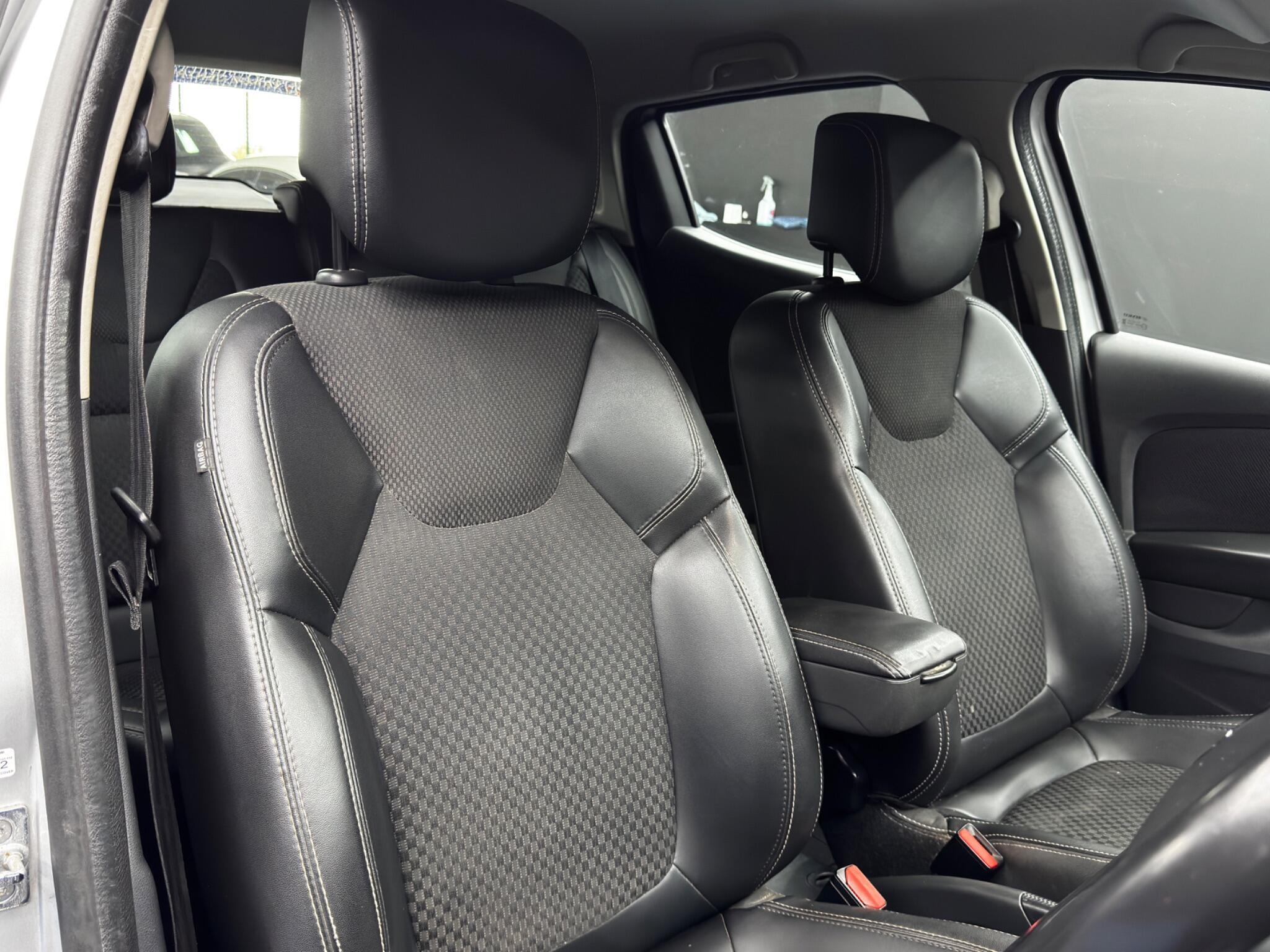 Renault Clio - Image 12