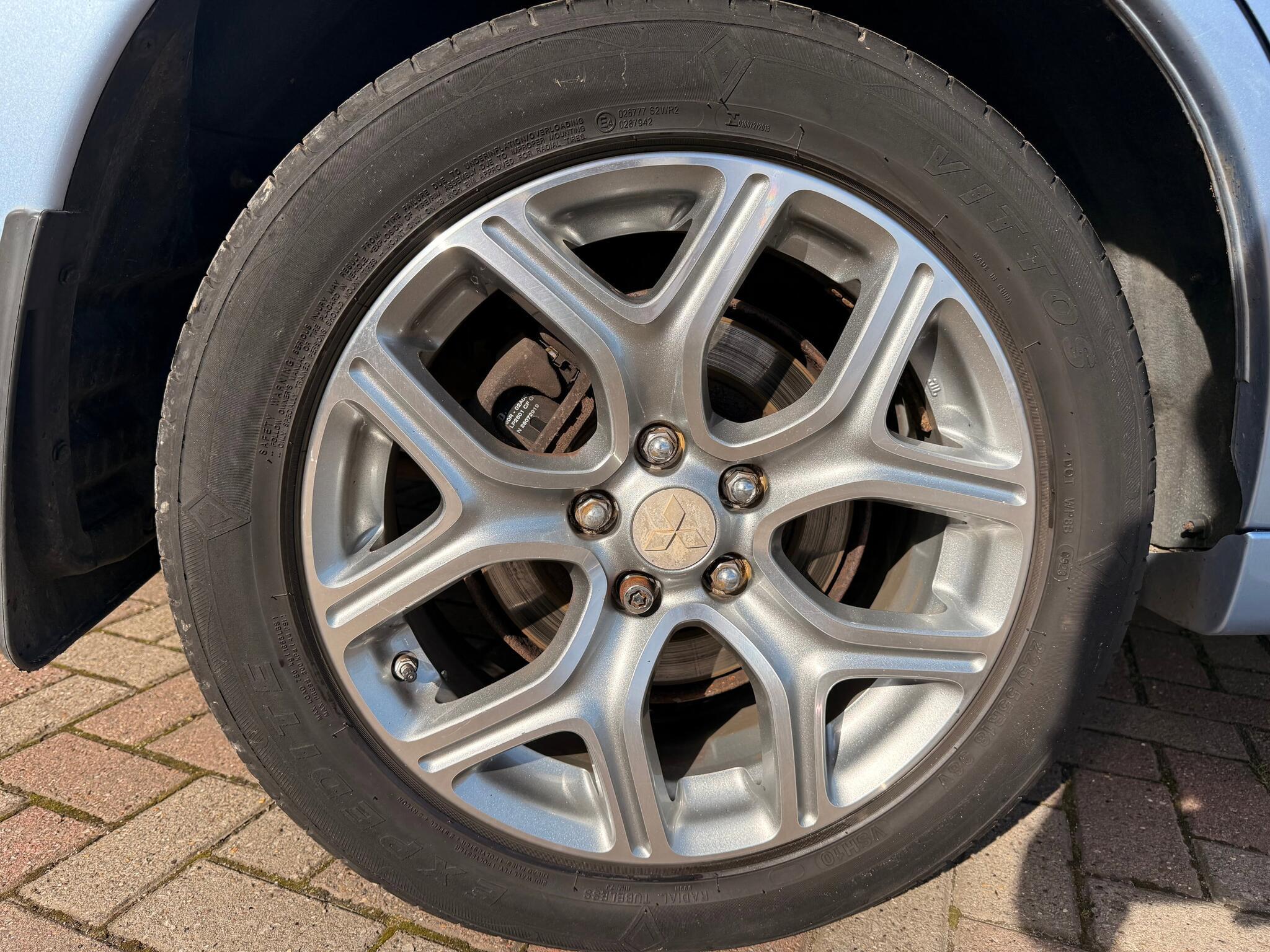 Mitsubishi Outlander - Image 16