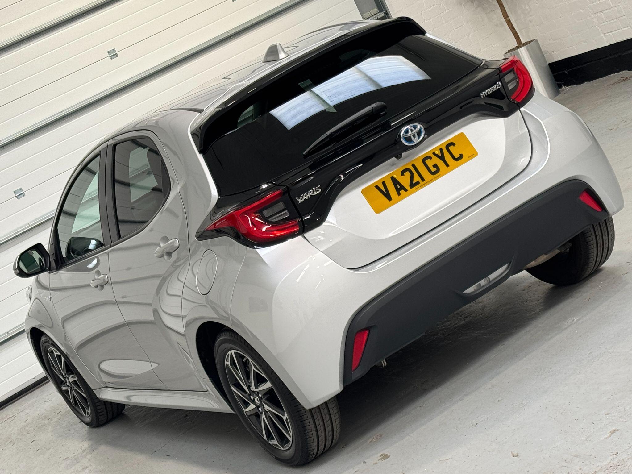 Toyota Yaris - Image 32