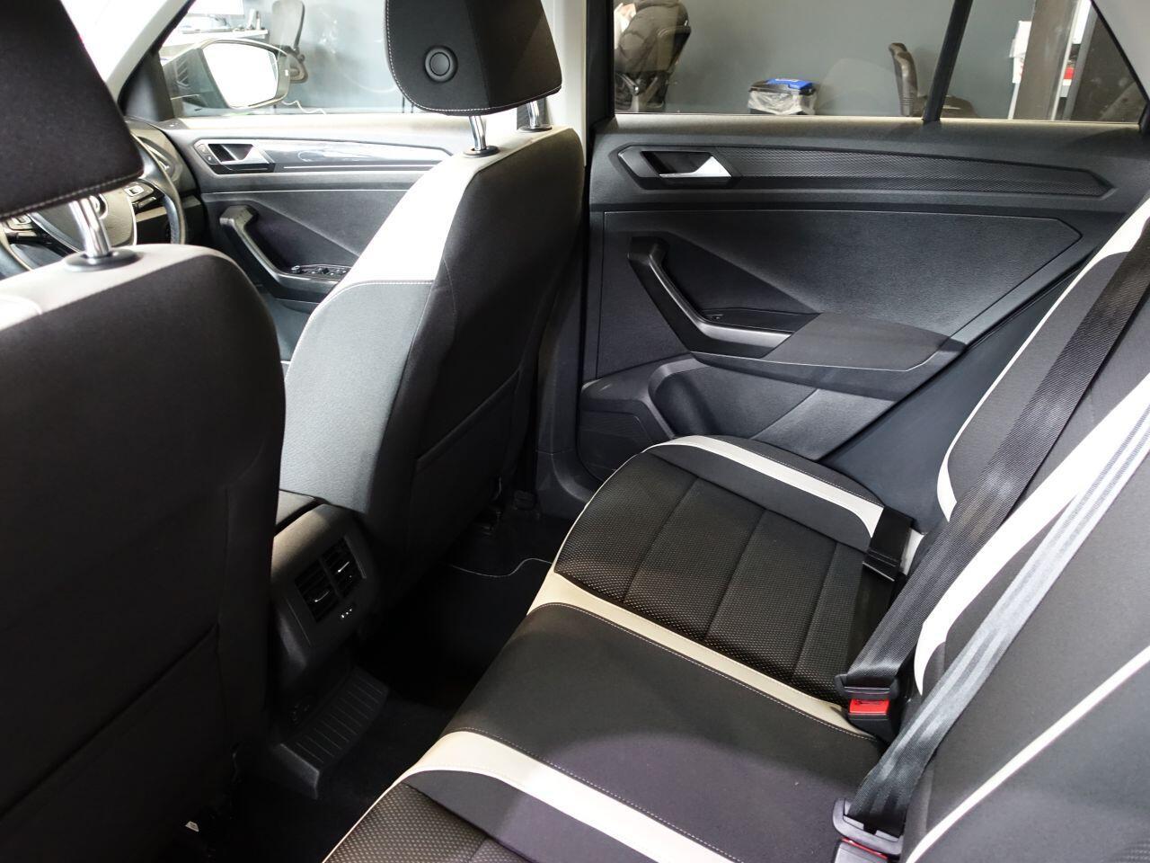 Volkswagen T-Roc - Image 16