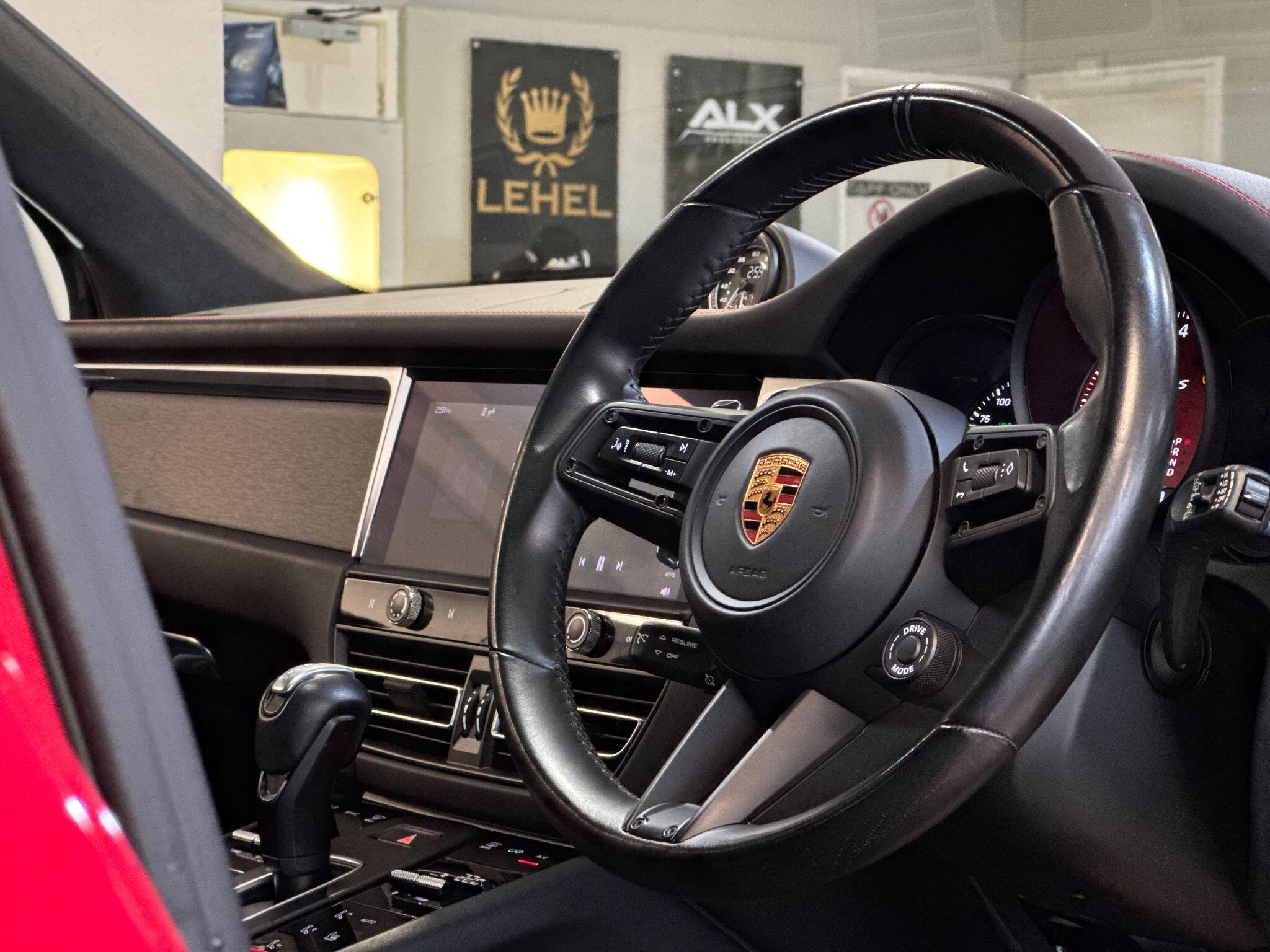 Porsche Macan - Image 28