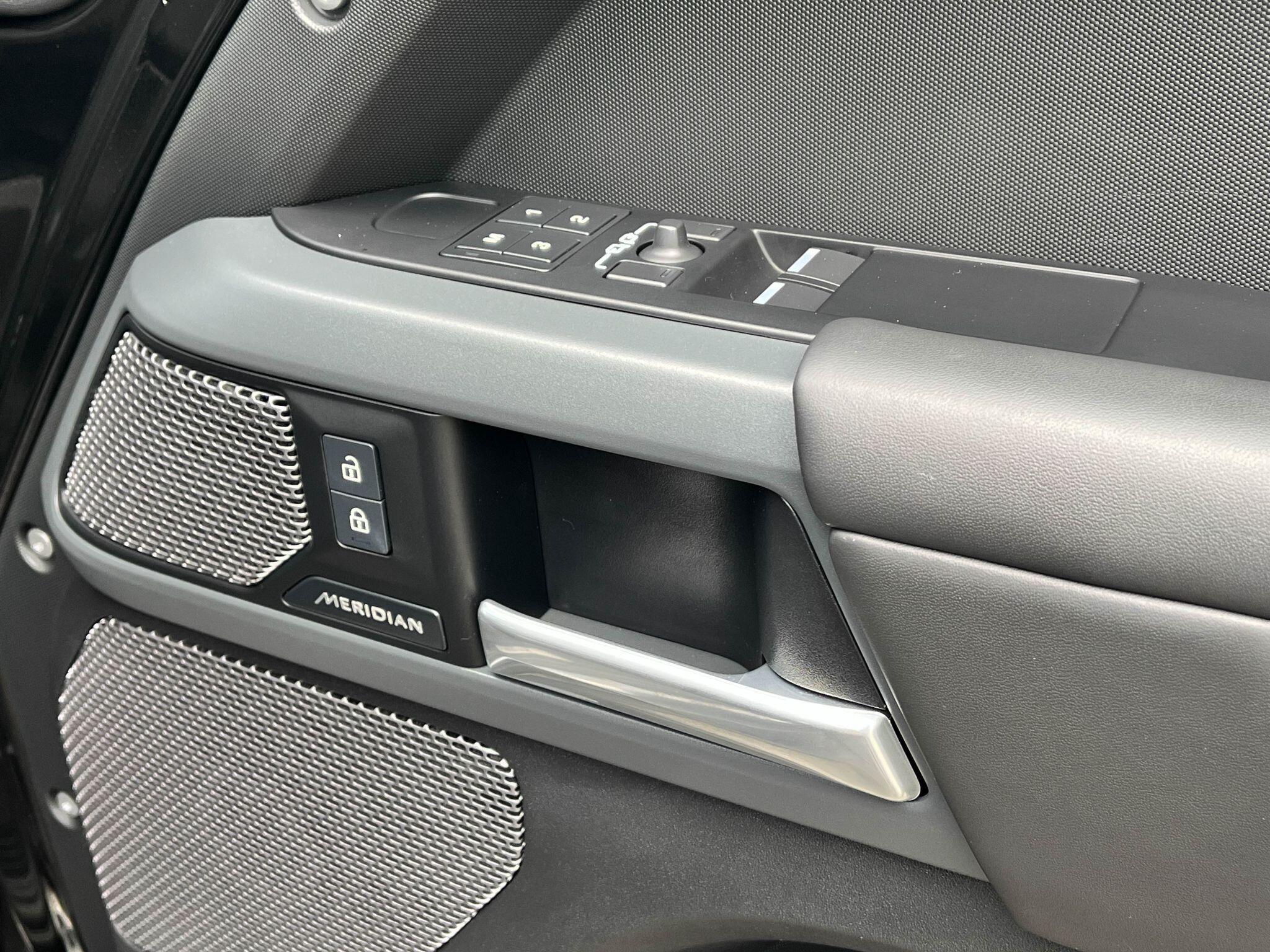 Land Rover Defender 110 - Image 12