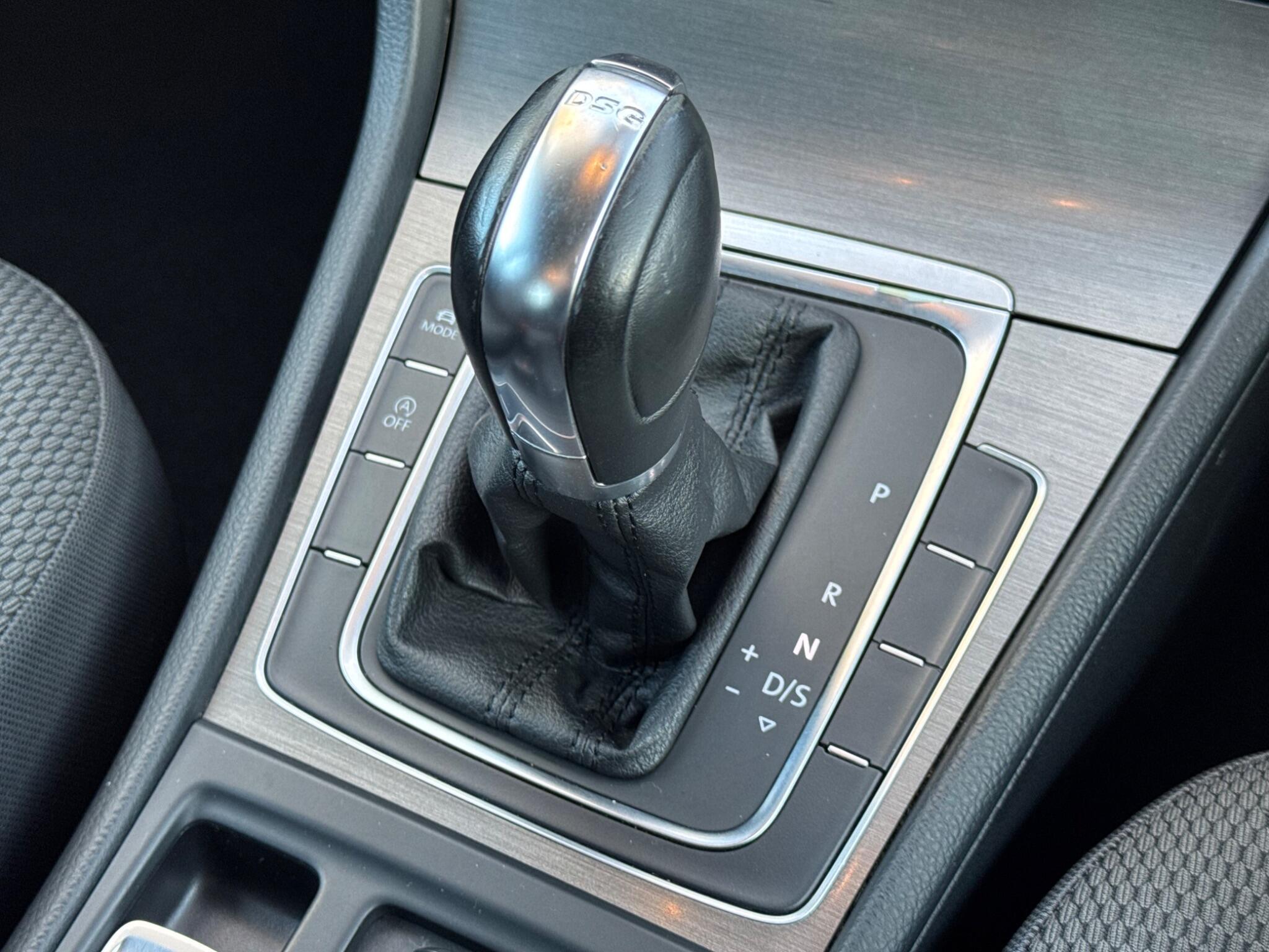 Volkswagen Golf - Image 11