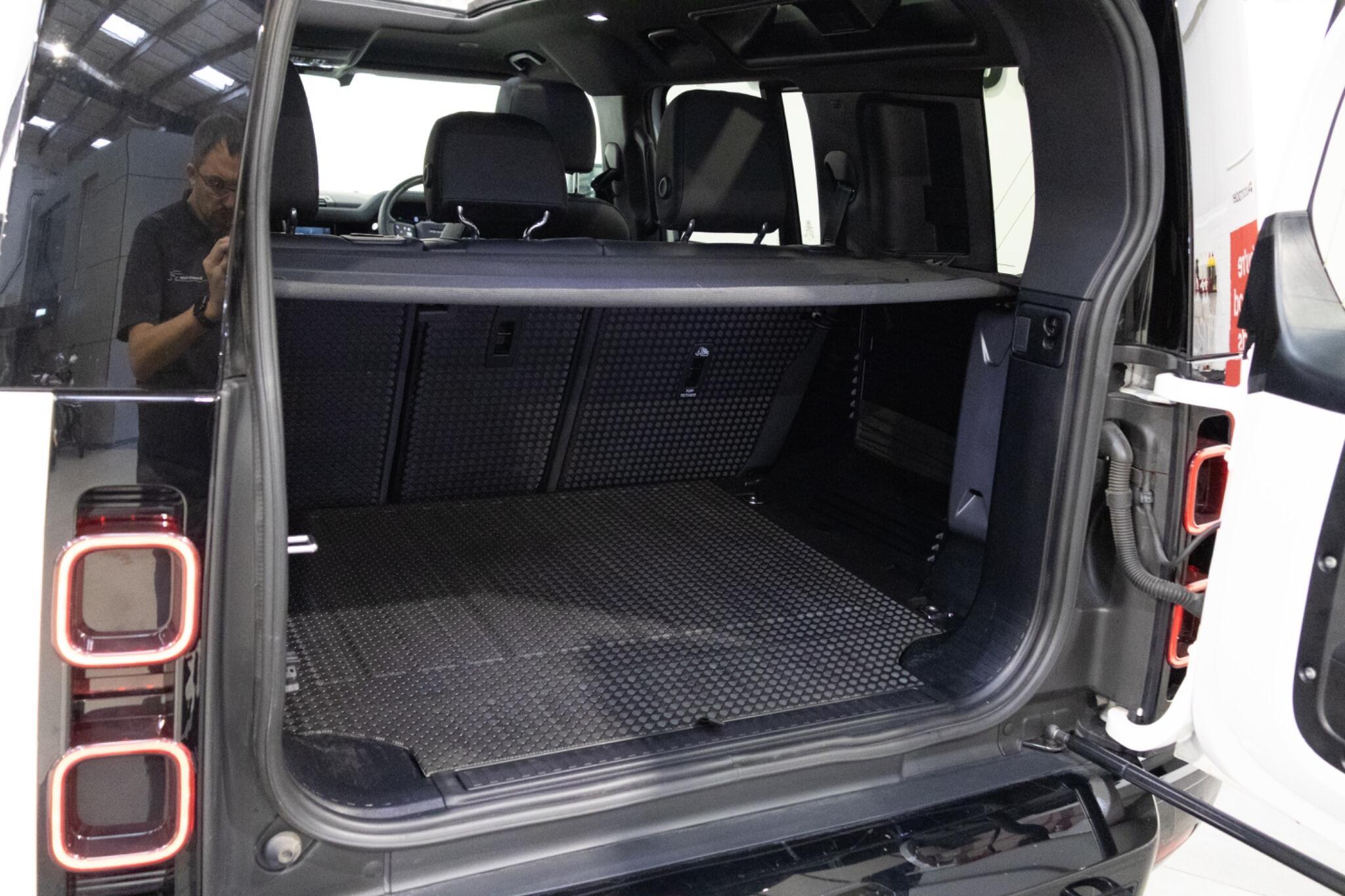 Land Rover Defender 110 - Image 10
