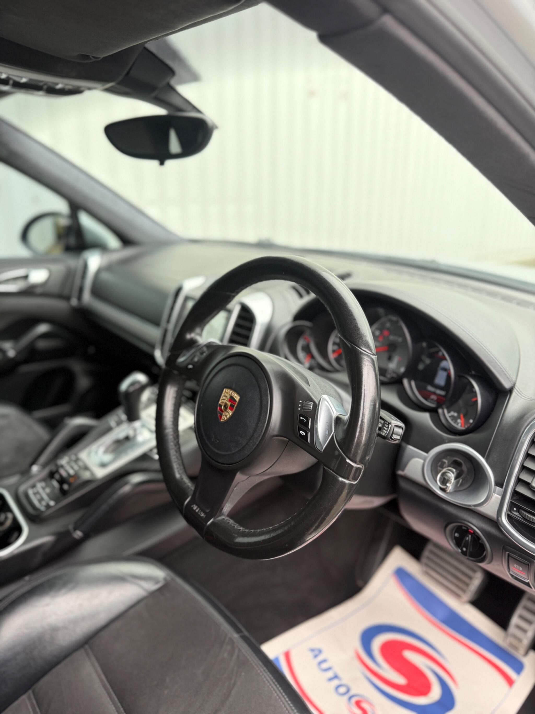 Porsche Cayenne - Image 22