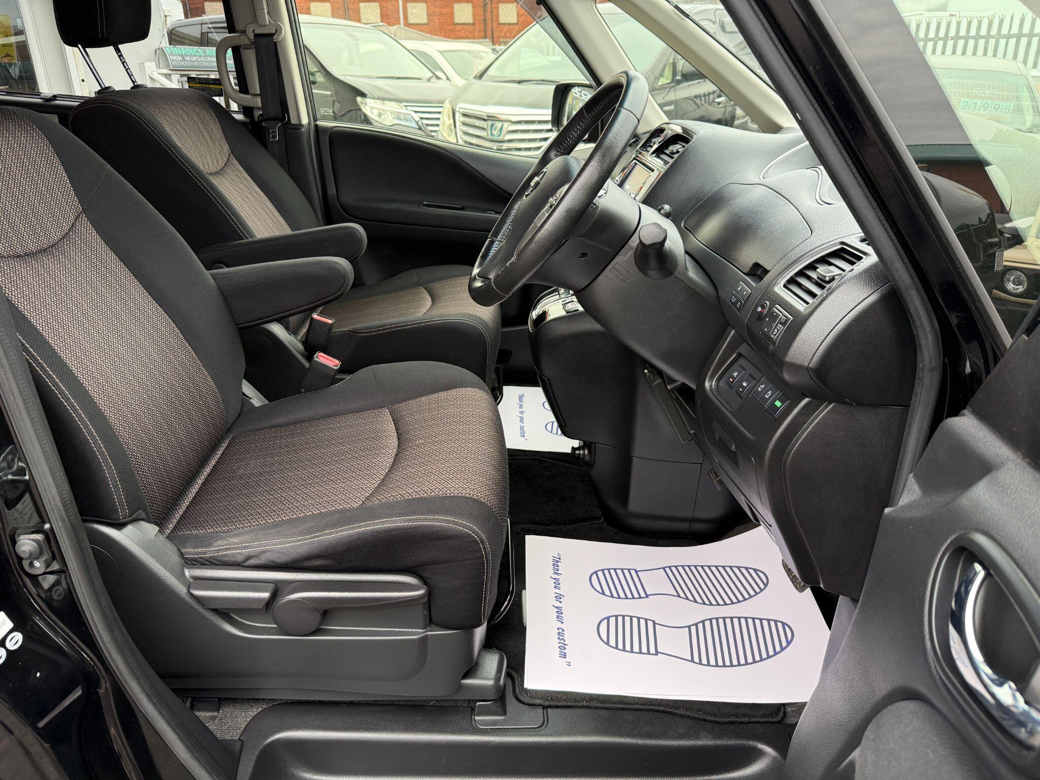 Nissan Serena - Image 22