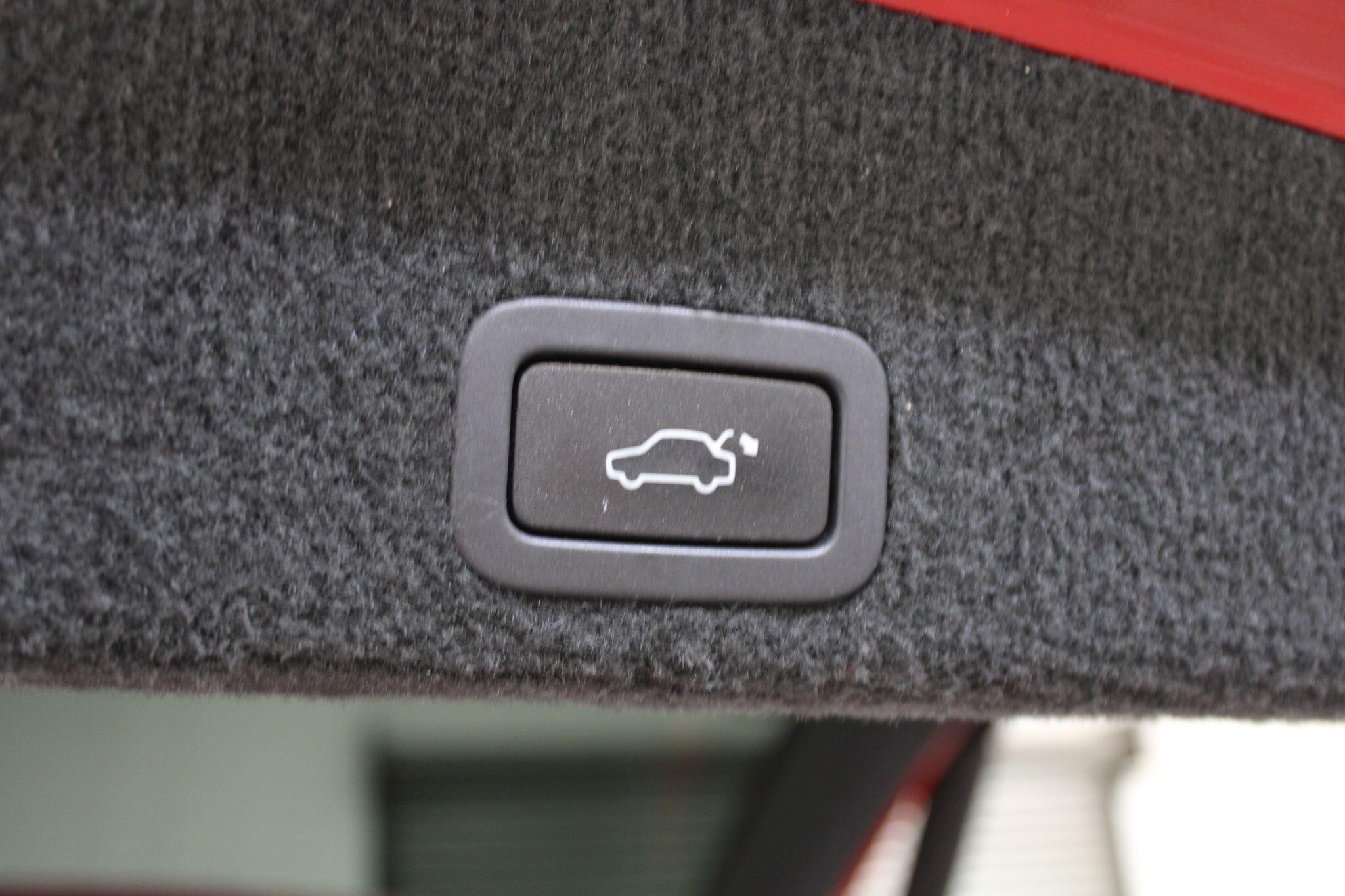 Volvo XC60 - Image 16
