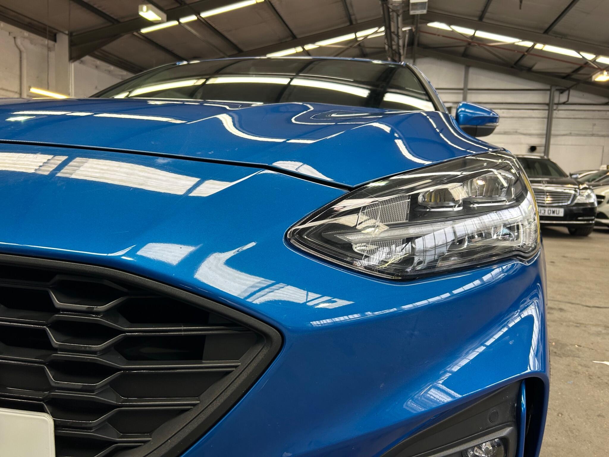 Ford Focus - Image 13