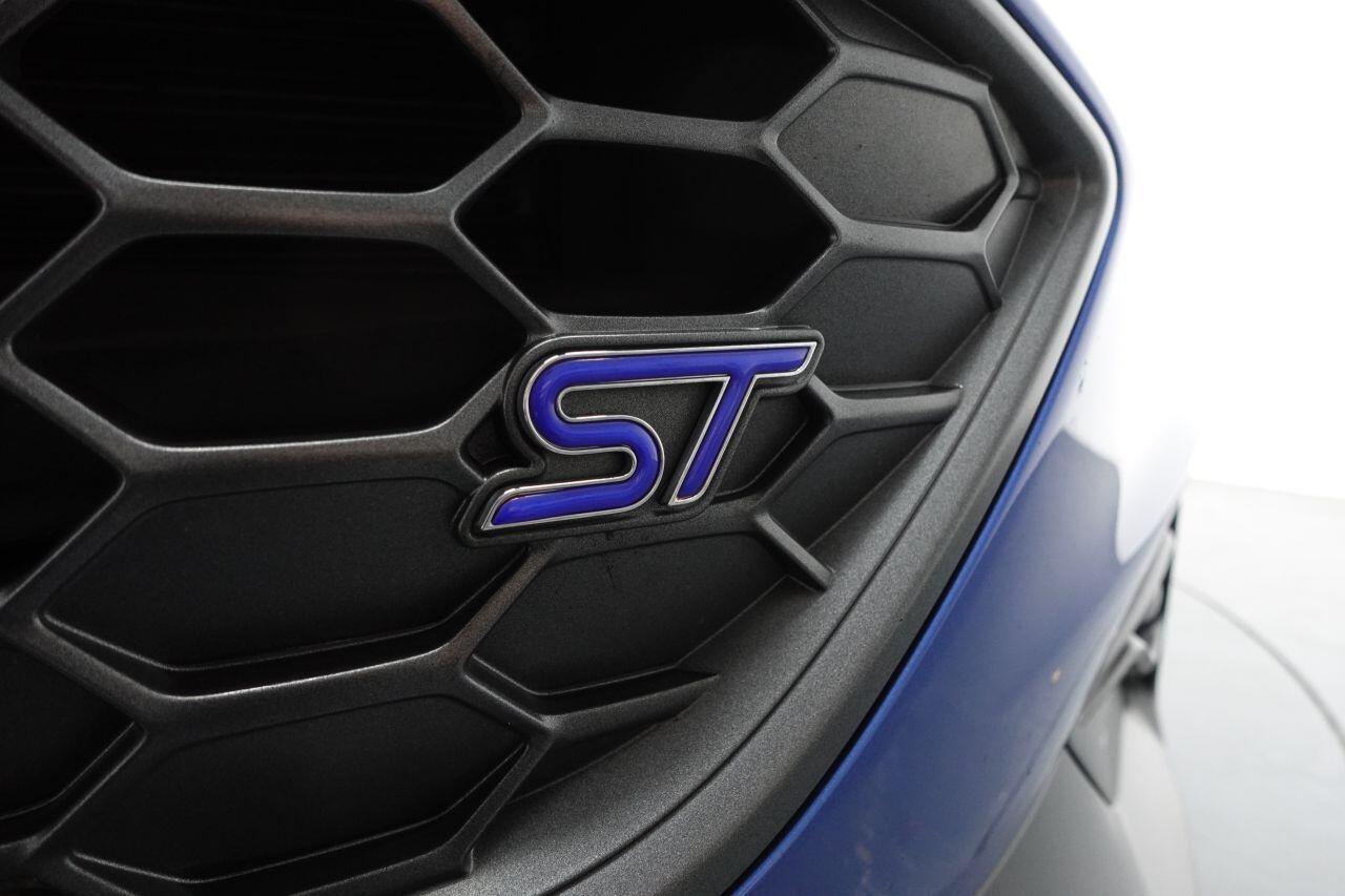 Ford Focus - Image 15