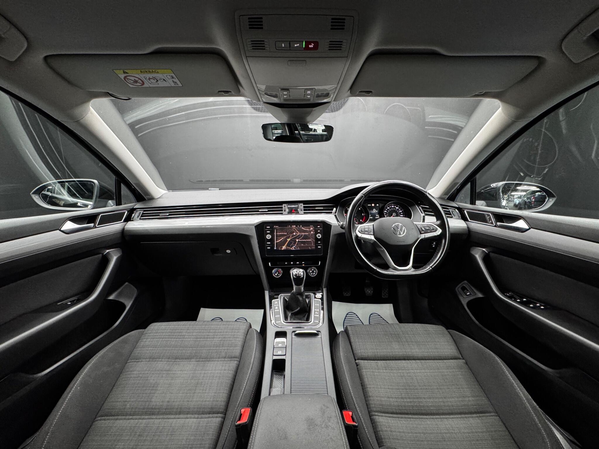 Volkswagen Passat - Image 16