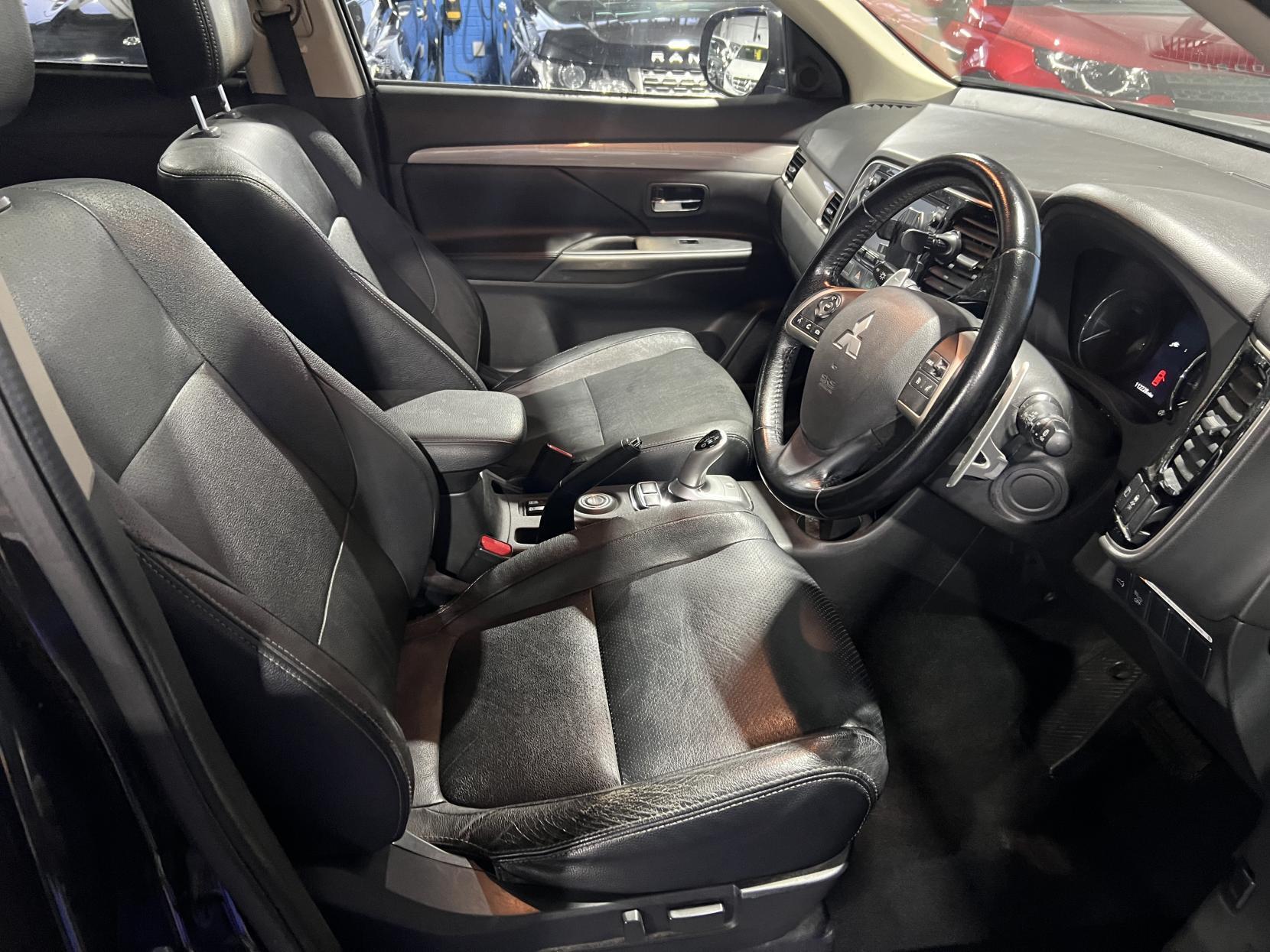Mitsubishi Outlander - Image 20