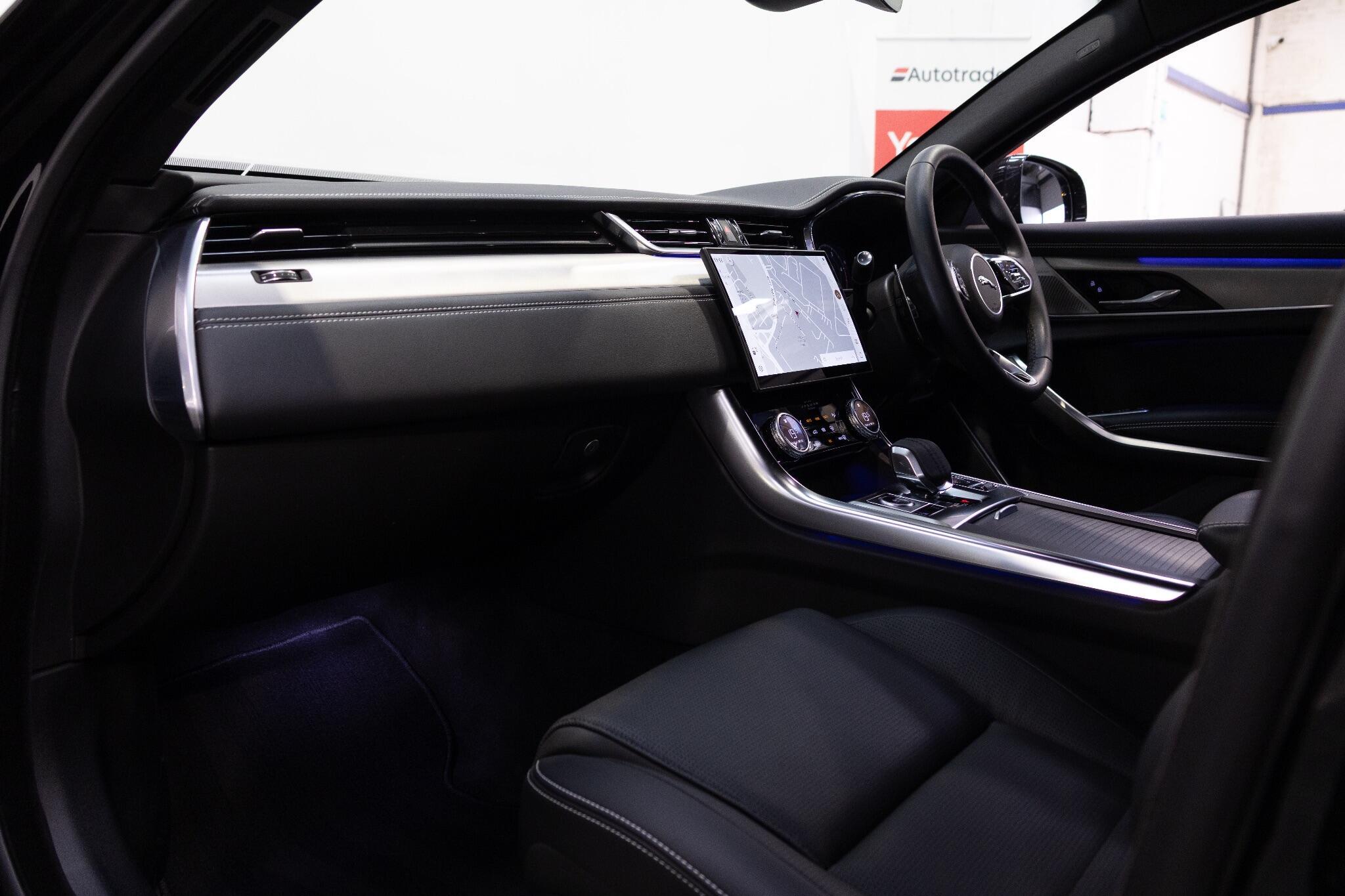 Jaguar XF - Image 10