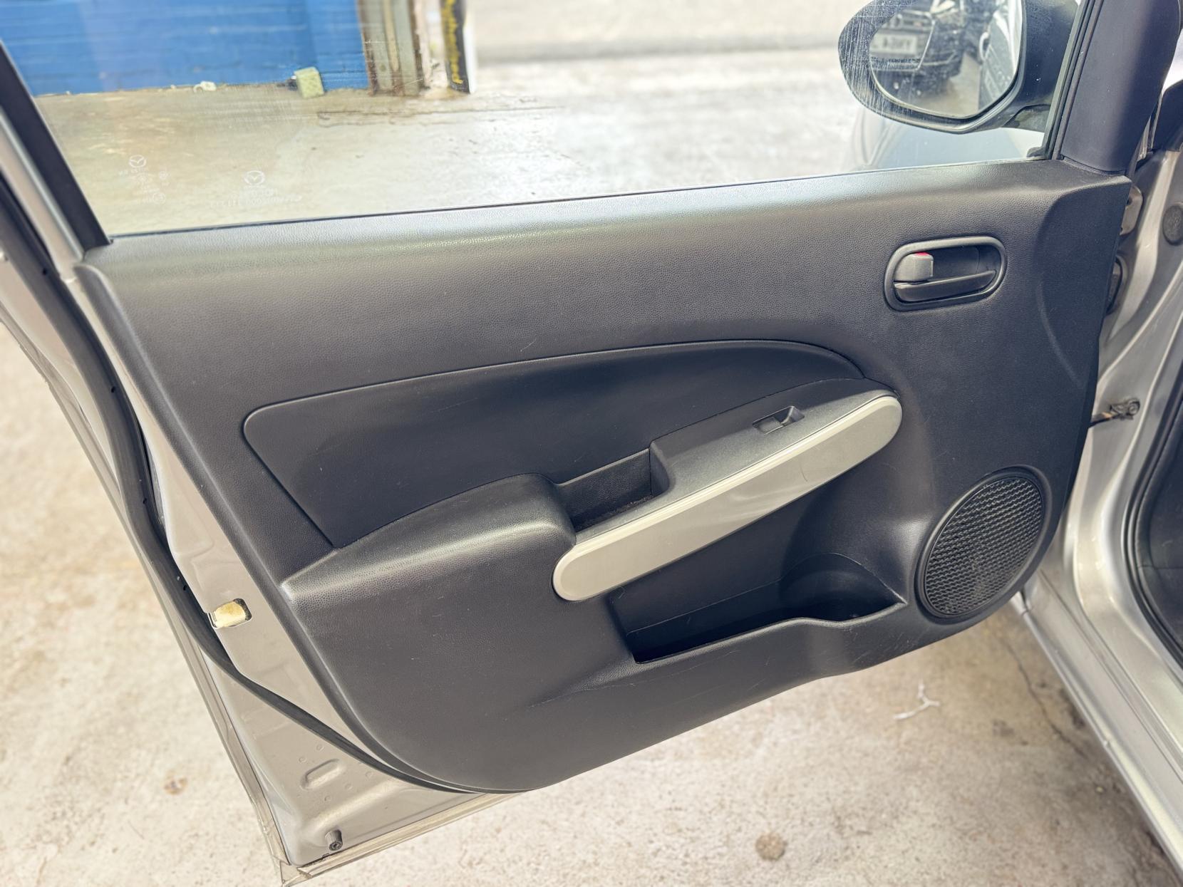 Mazda MAZDA2 - Image 20