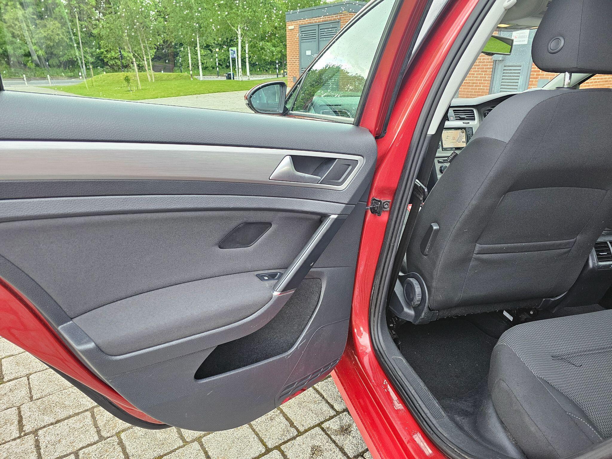 Volkswagen Golf - Image 23