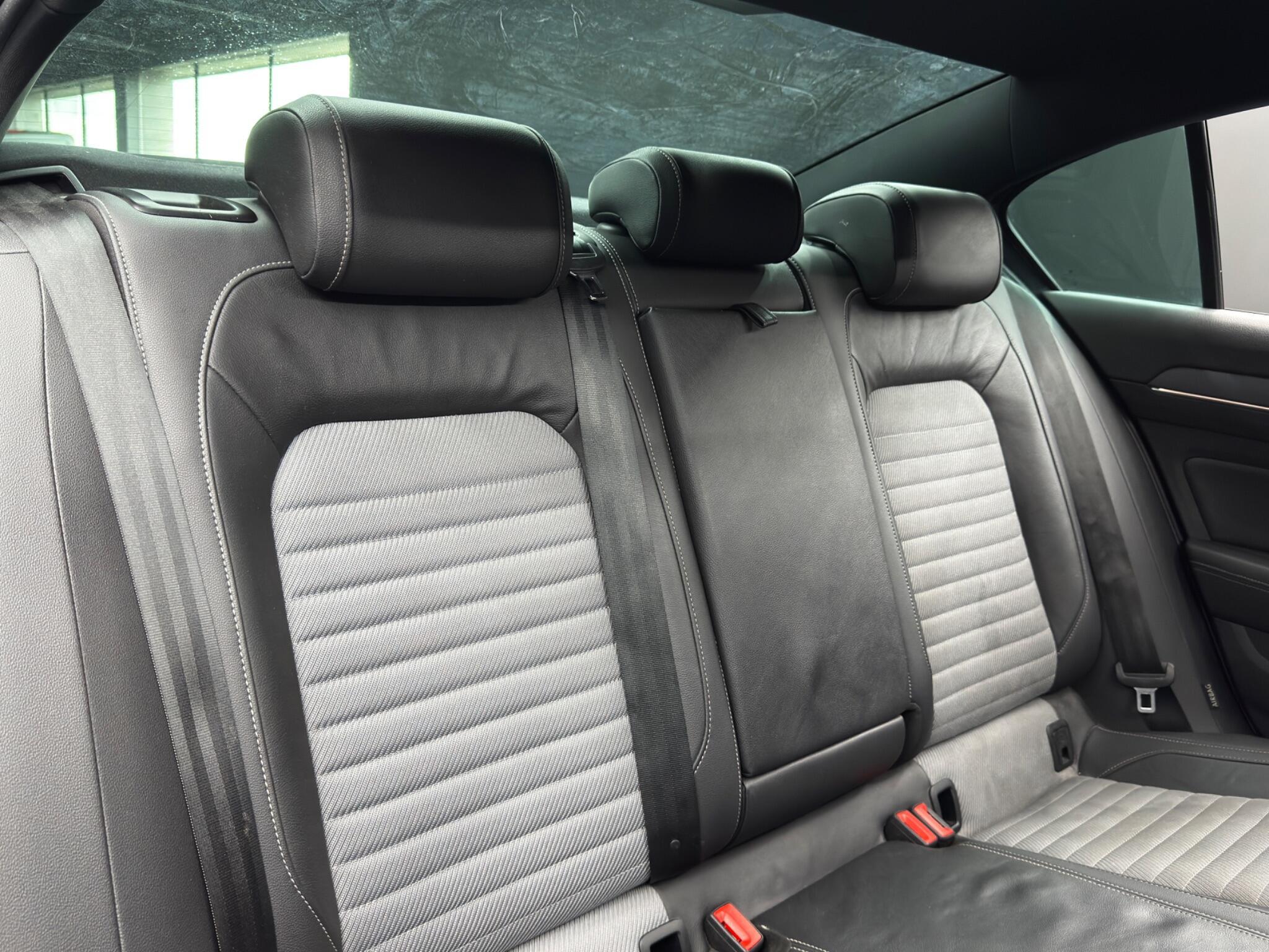Volkswagen Passat - Image 14